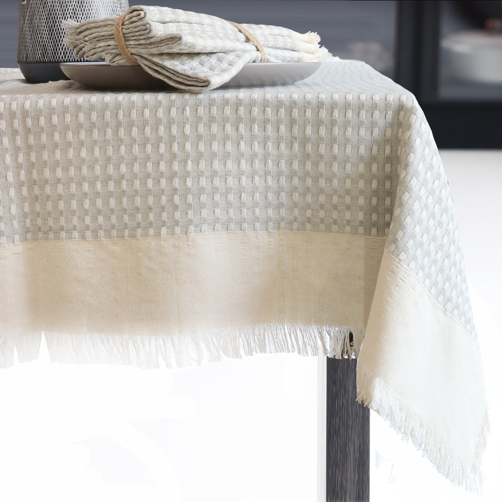 Nappe rectangulaire Beige à frange 60 x 90 po