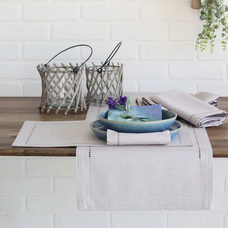 Chemin de table ajouré Gris clair 14 x 72 po