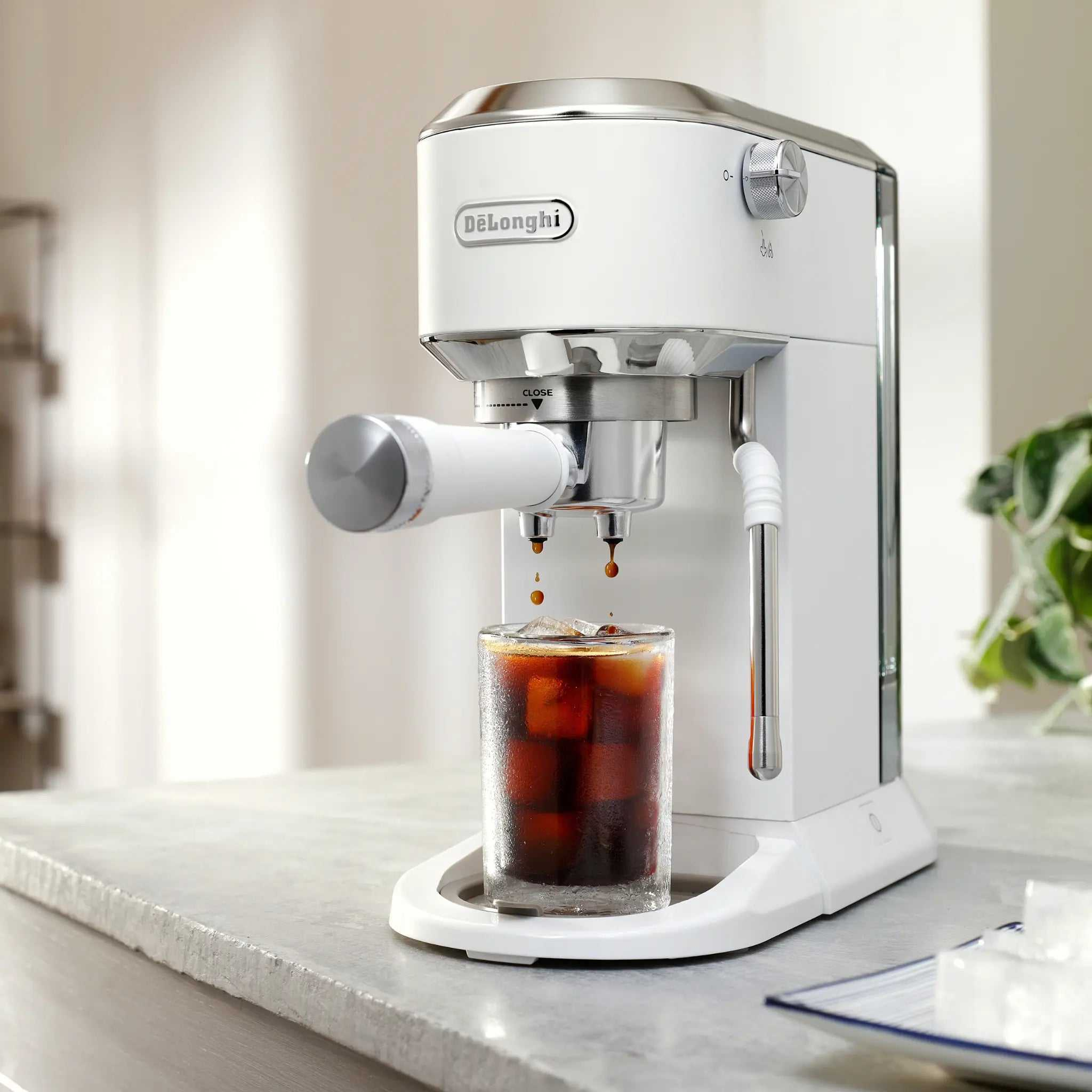 Machine à café espresso Dedica Duo avec Cold Brew blanche - De'Longhi De'Longhi