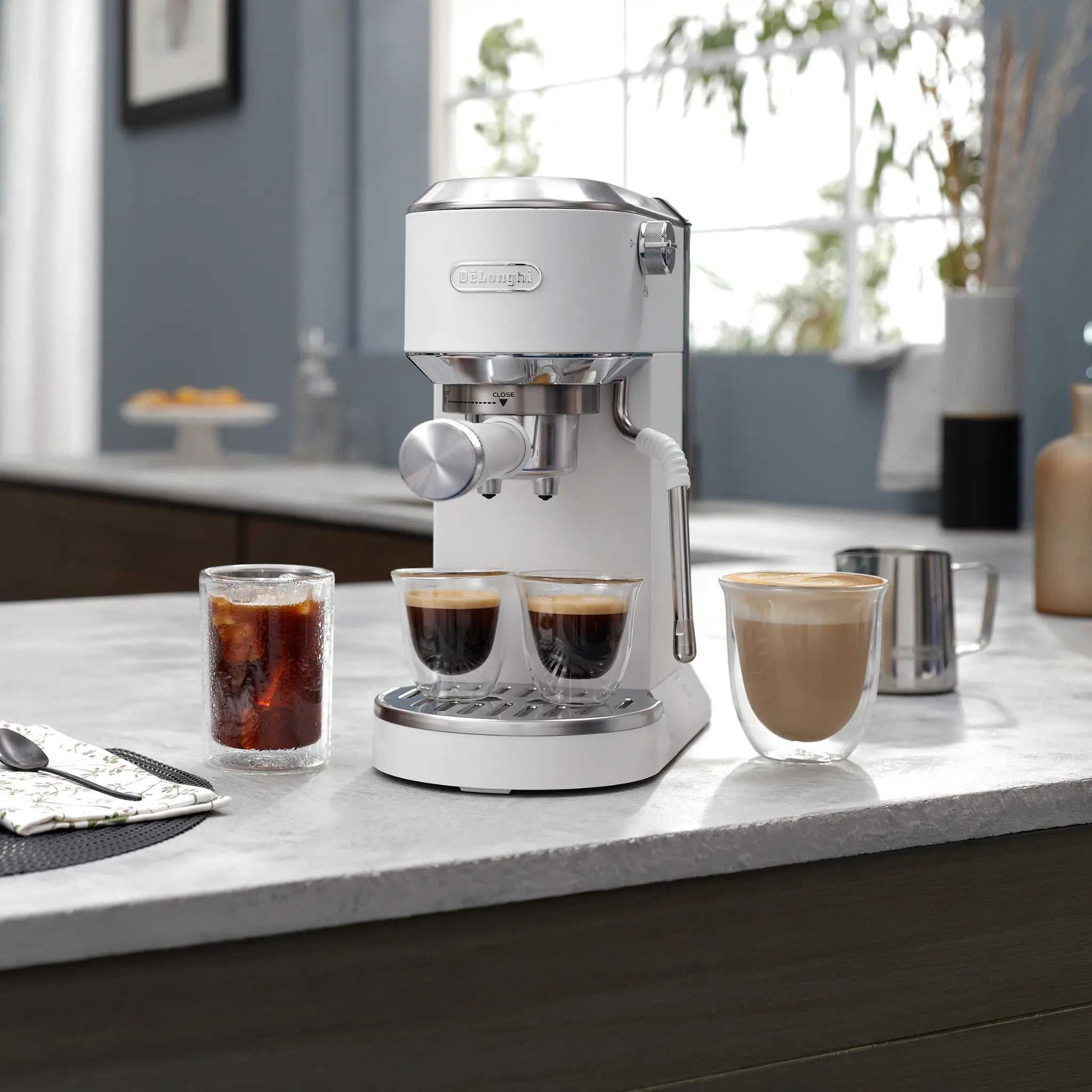 Machine à café espresso Dedica Duo avec Cold Brew blanche - De'Longhi De'Longhi