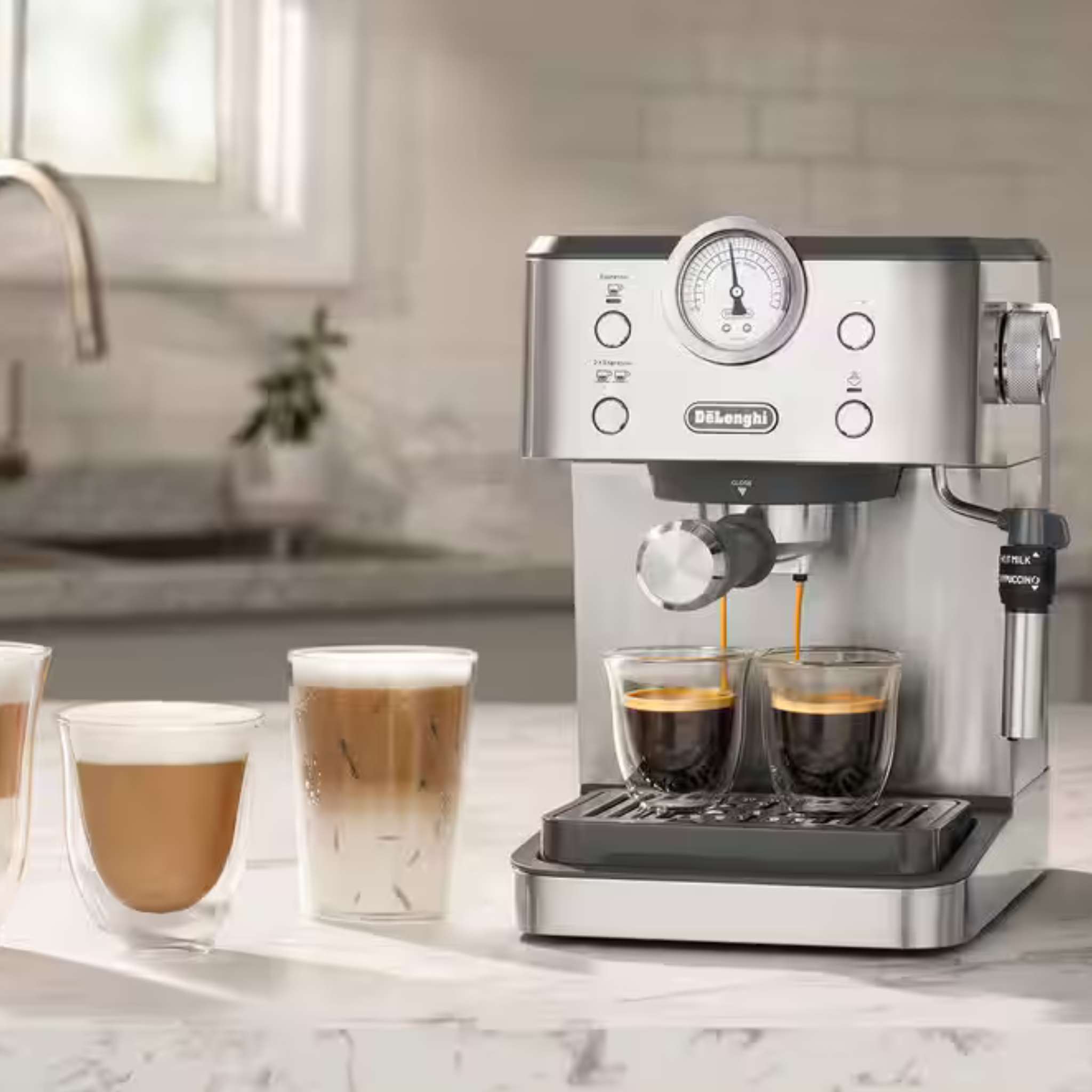 Linea Classic espresso machine - De'Longhi