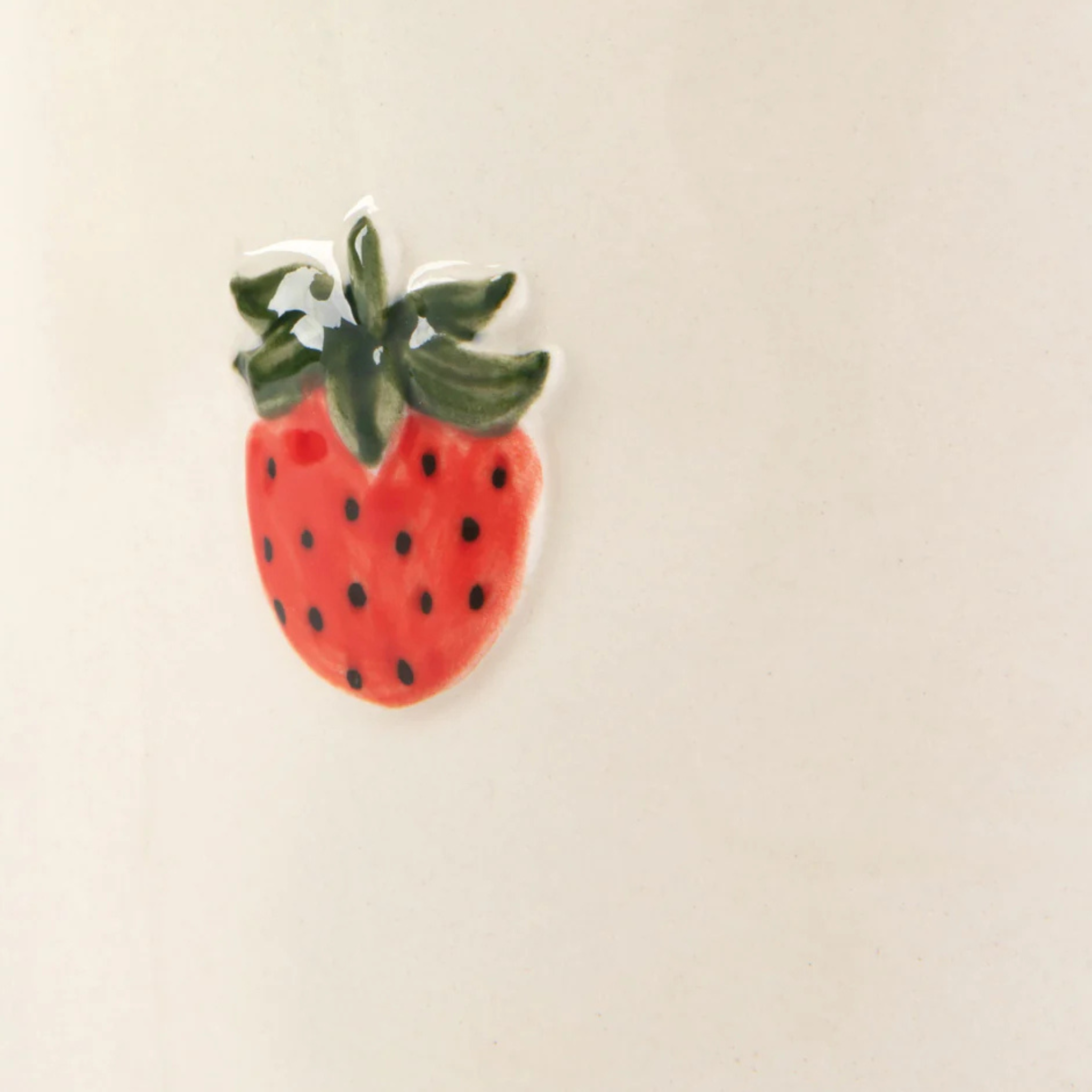 Tasse en grès avec fraise en relief 473 ml - Danica