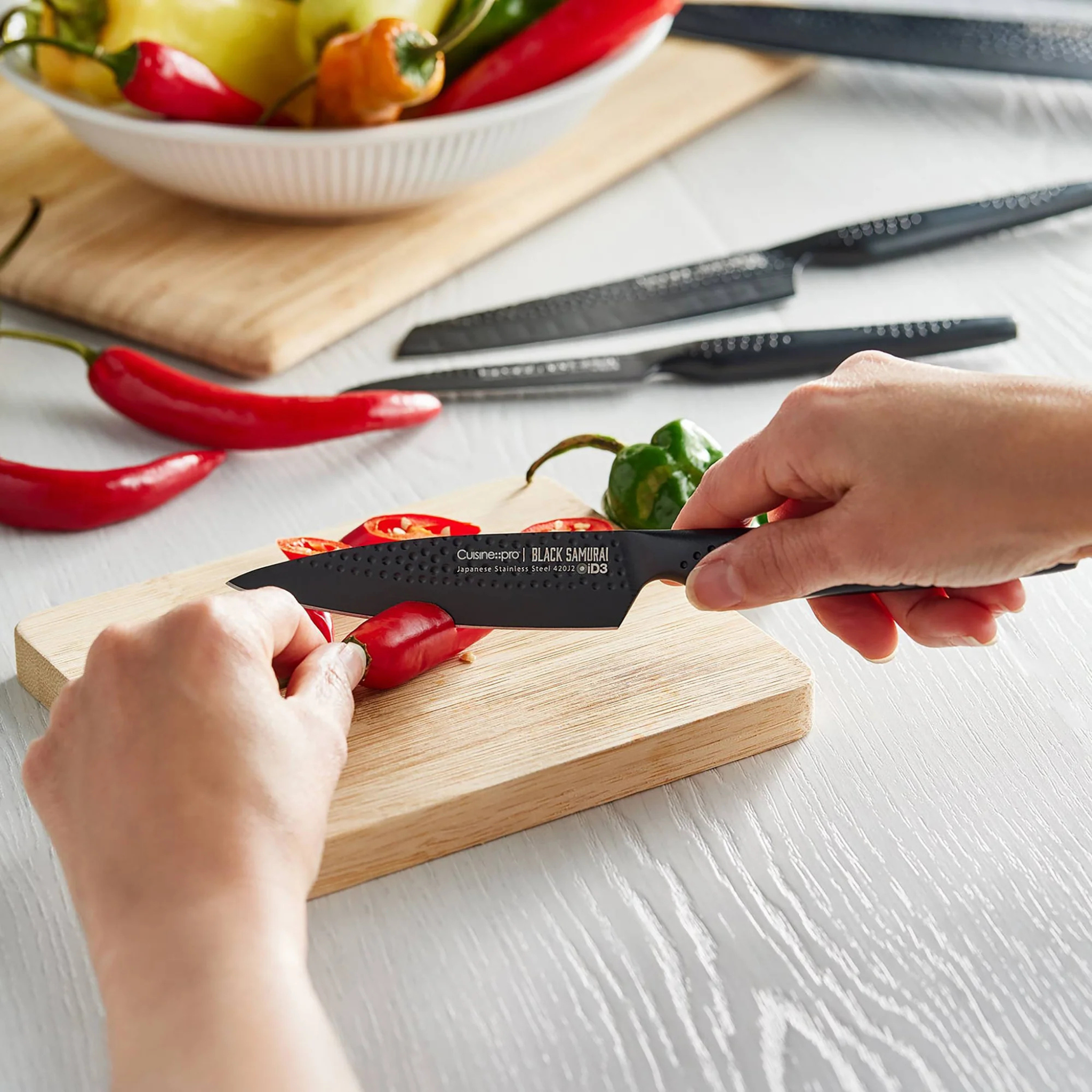 détail de la lame noire avec revêtement céramique