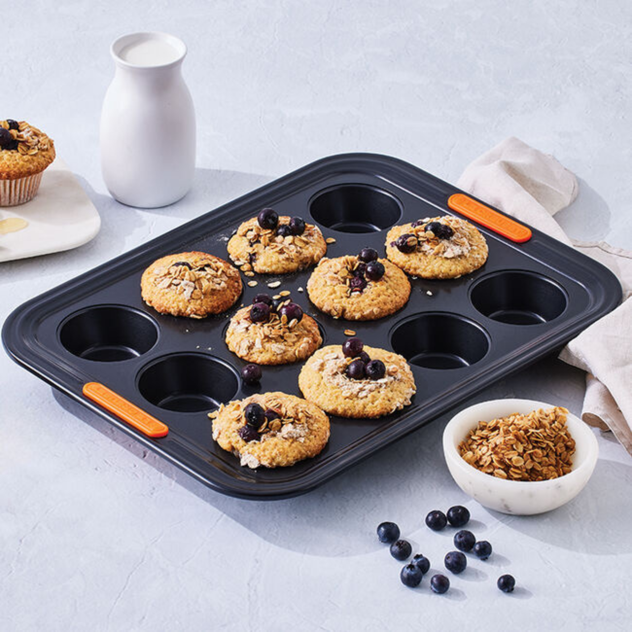 12-cup muffin pan - Le Creuset