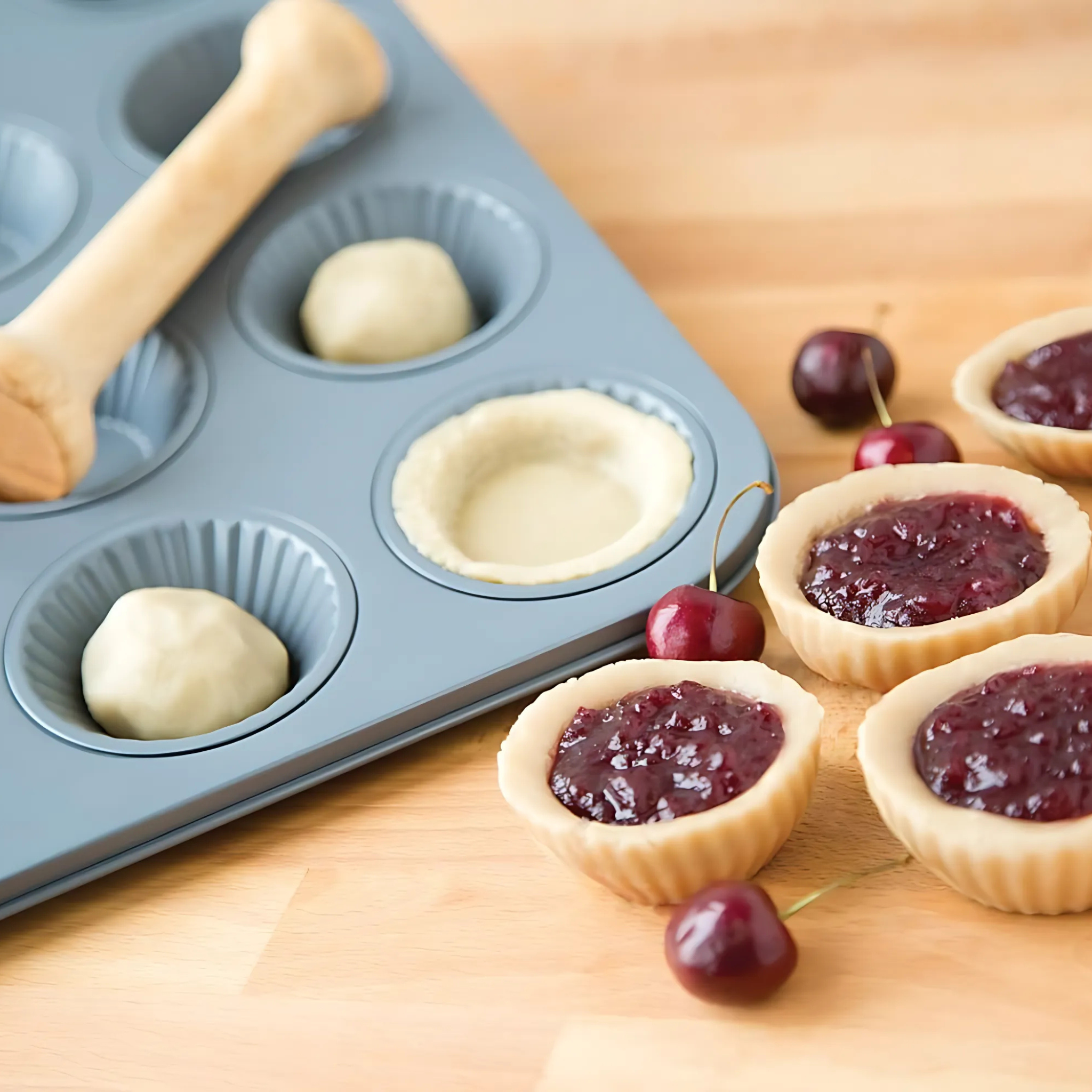 Fox Run 12-Tartlet Non-Stick Pan