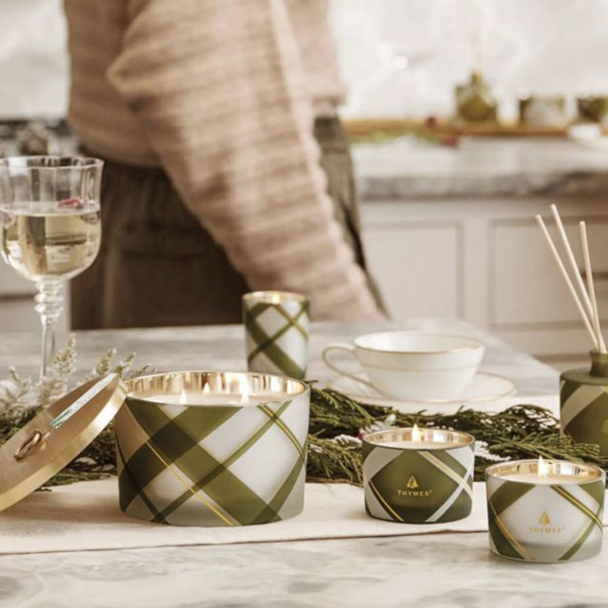 Chandelle à 3 mèches à motifs écossais Frasier Fir 18oz - Thymes