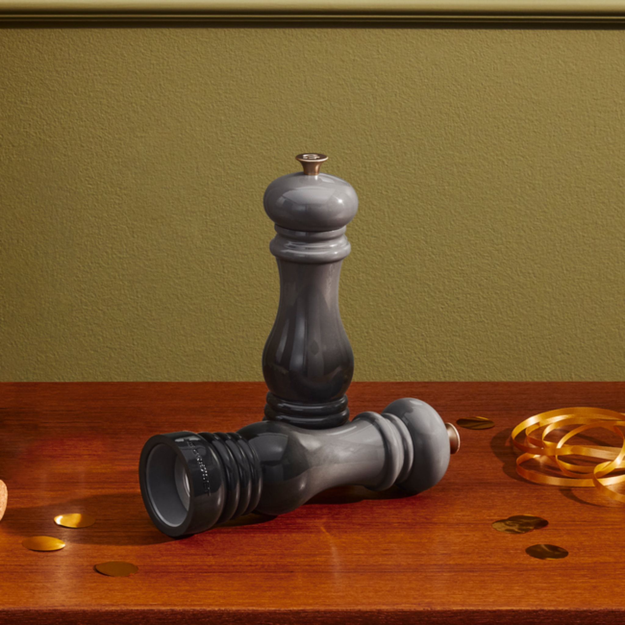 Le Creuset Classic Oyster Pepper Mill 20cm