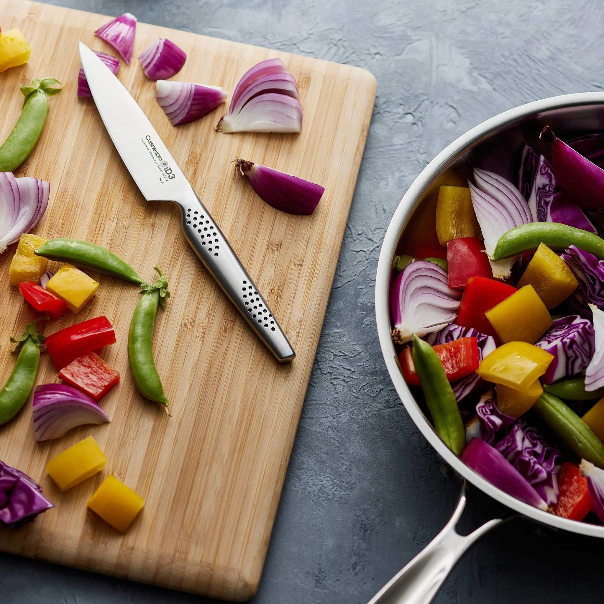 couteau utilitaire Cuisine::pro® sur plan de travail de cuisine