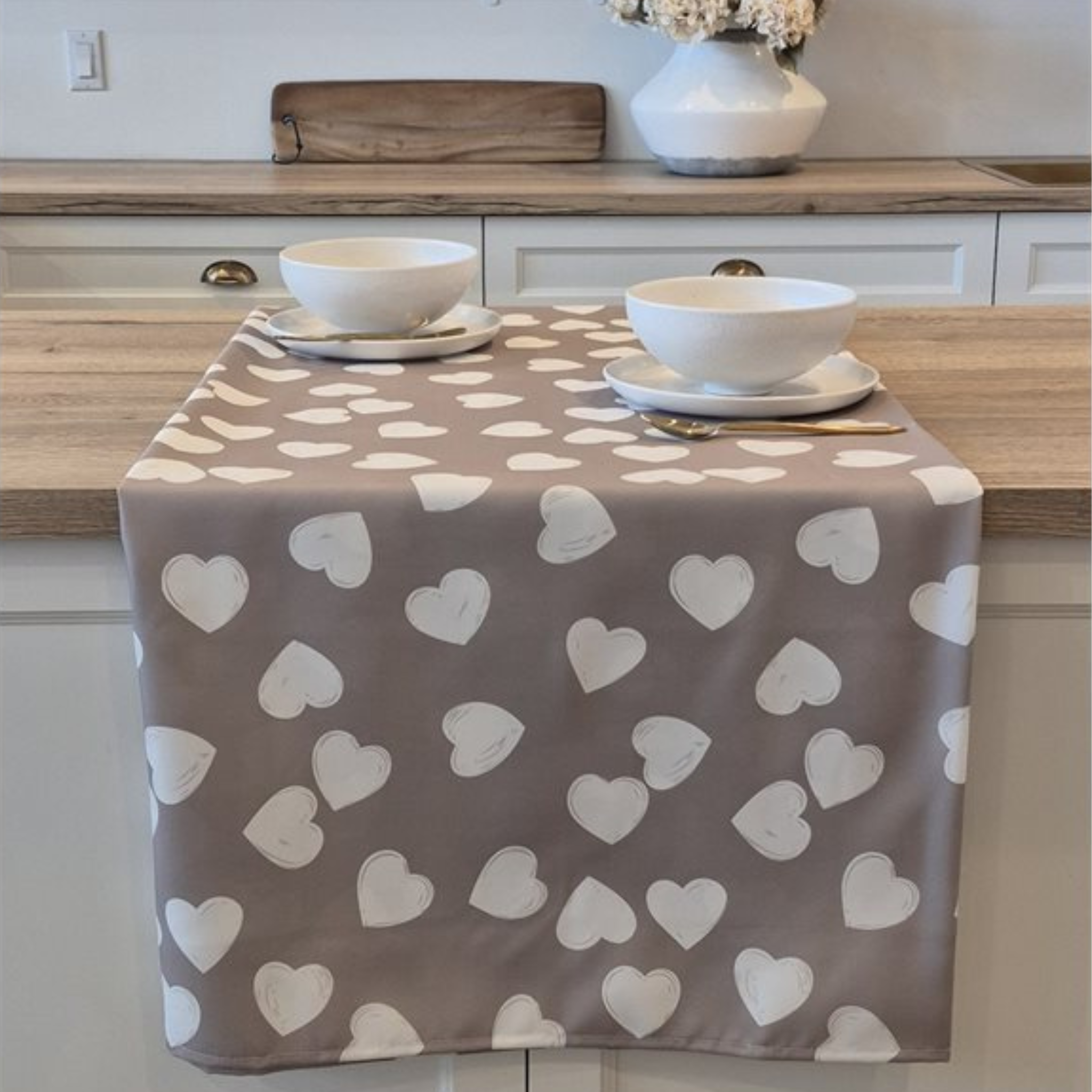 Nappe grise avec cœurs blancs 54 x 72 - Brunelli