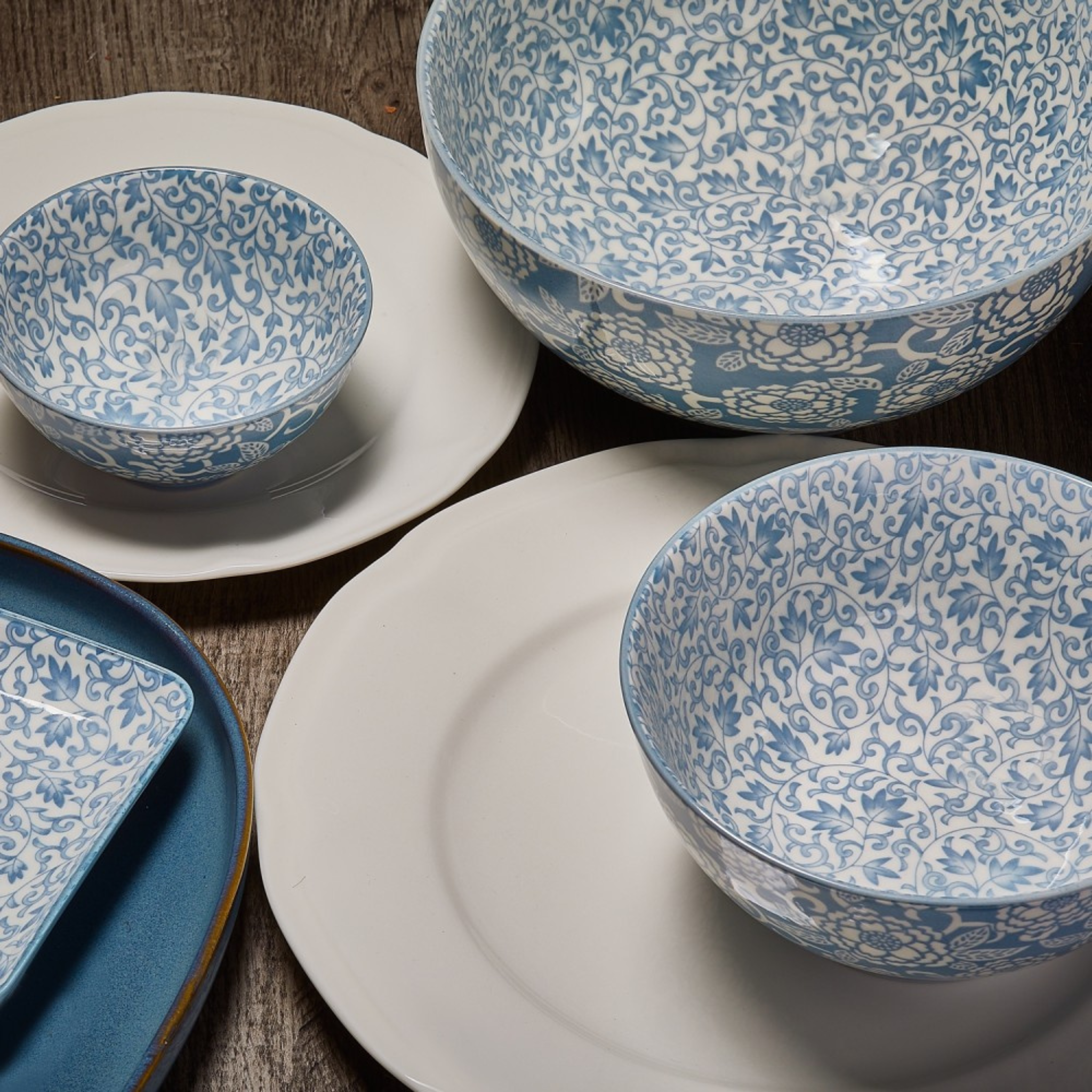 Bol en porcelaine bleu avec fleurs Daisy 20 cm