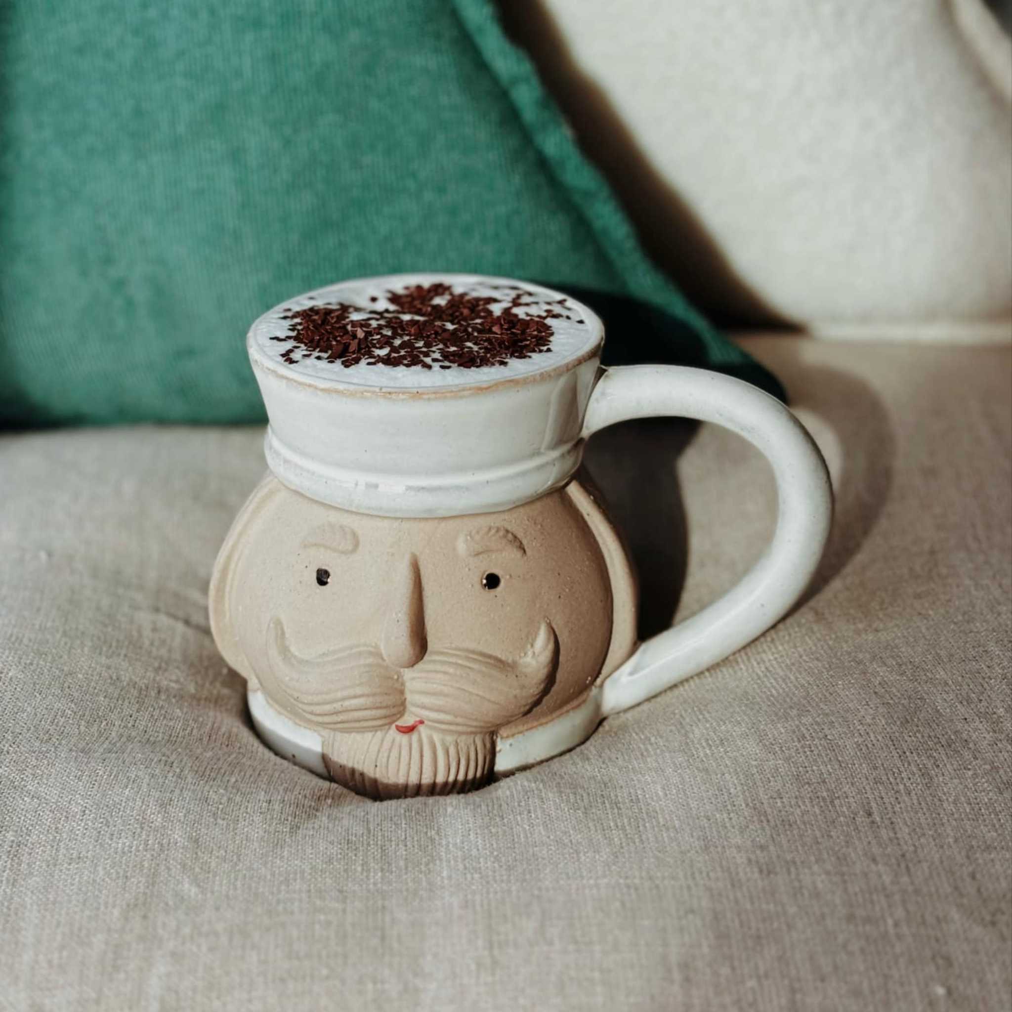 Tasse casse-noisette en grès Blanche