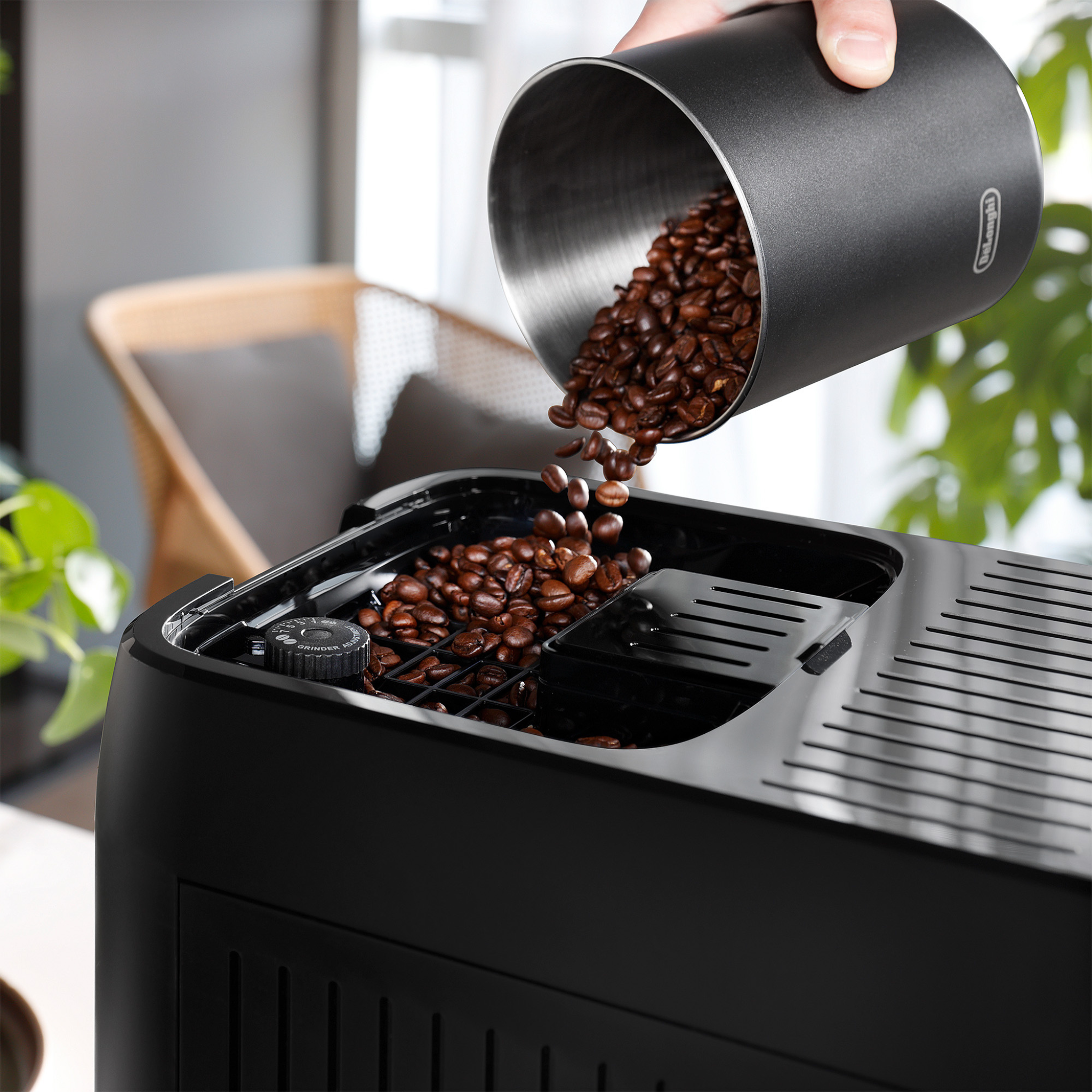 Machine à café automatique avec broyeur Magnifica Plus – De’Longhi 