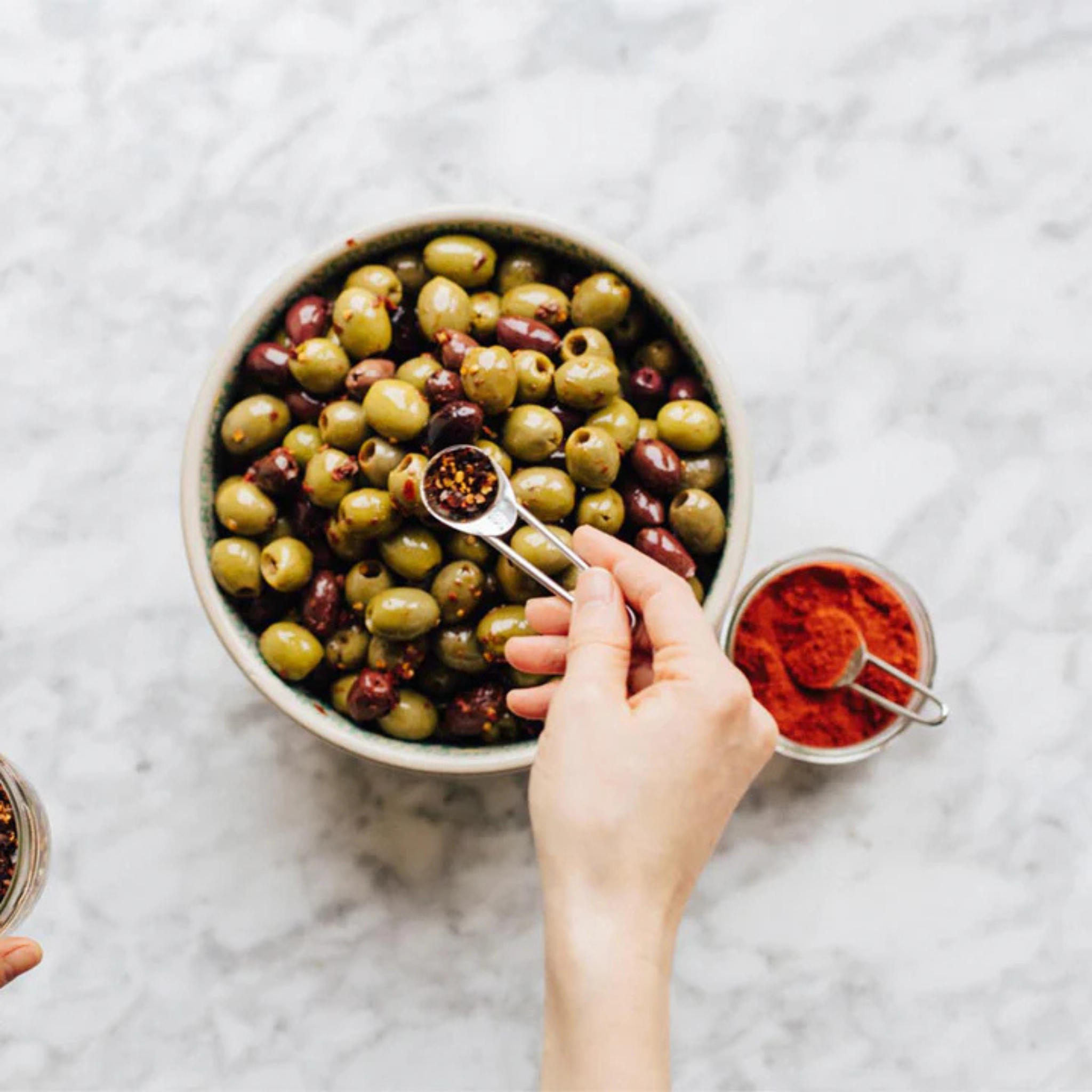 Olives mixtes dénoyautées paprika fumé et chili 220 g – Silver & Green 