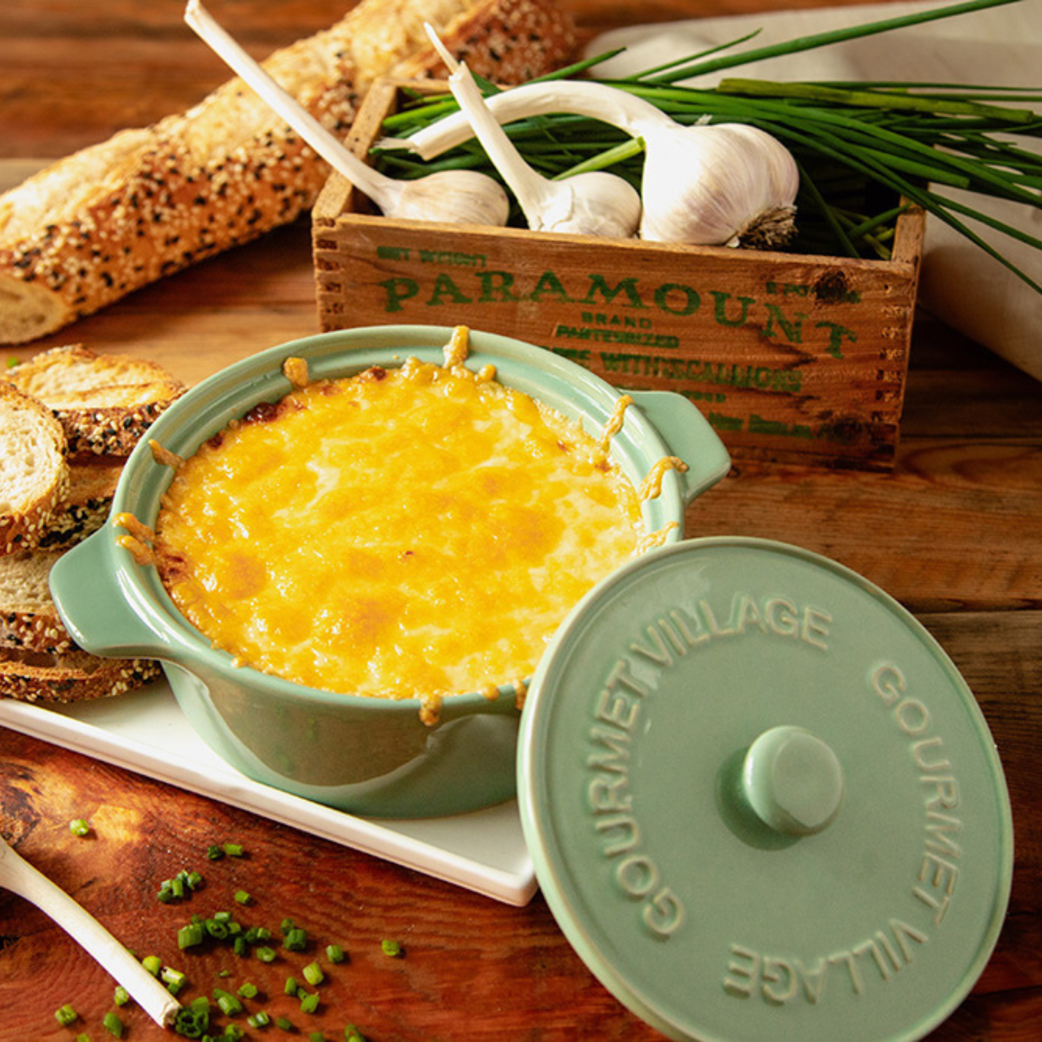 Ensemble caquelon vert sauge avec trempette au pain à l’ail - Gourmet du village