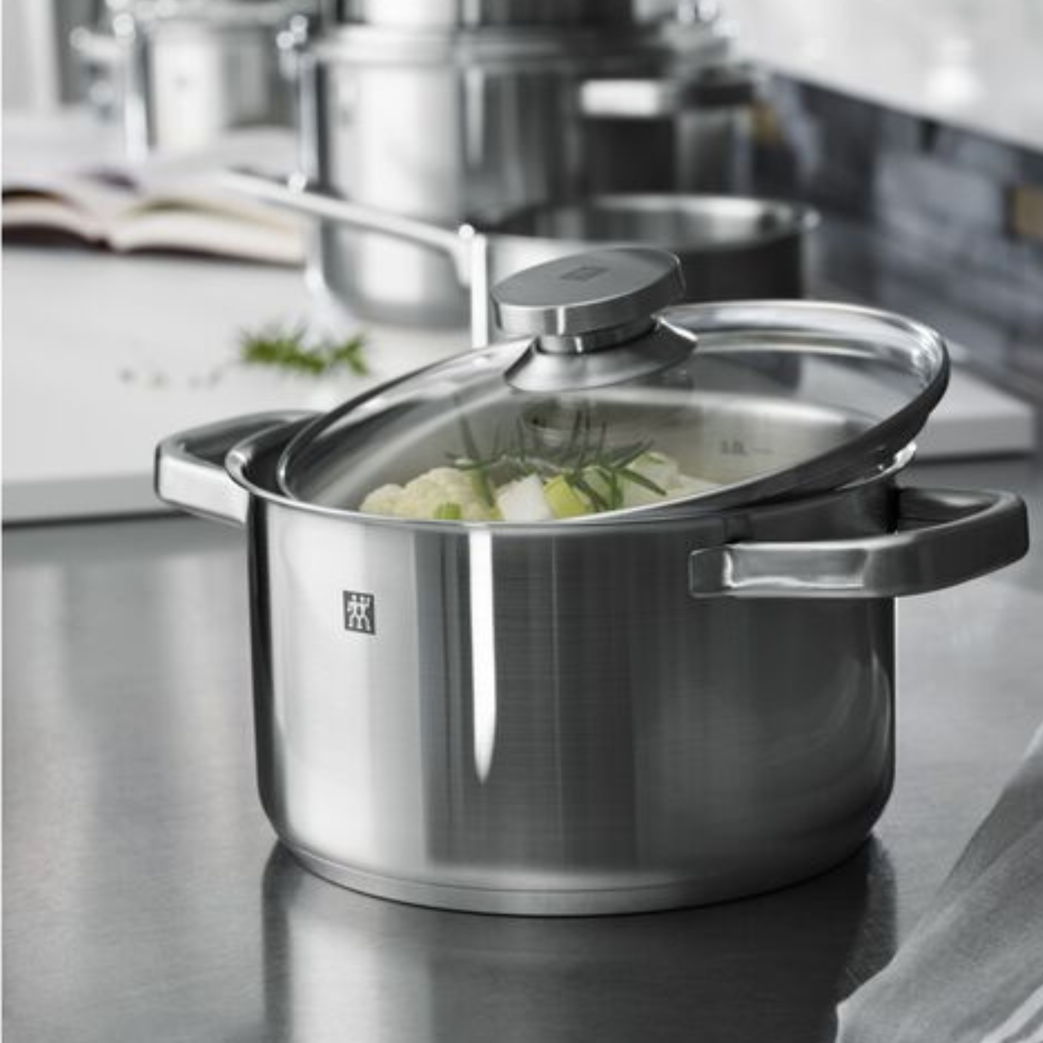 batterie cuisine avec couvercles en verre
