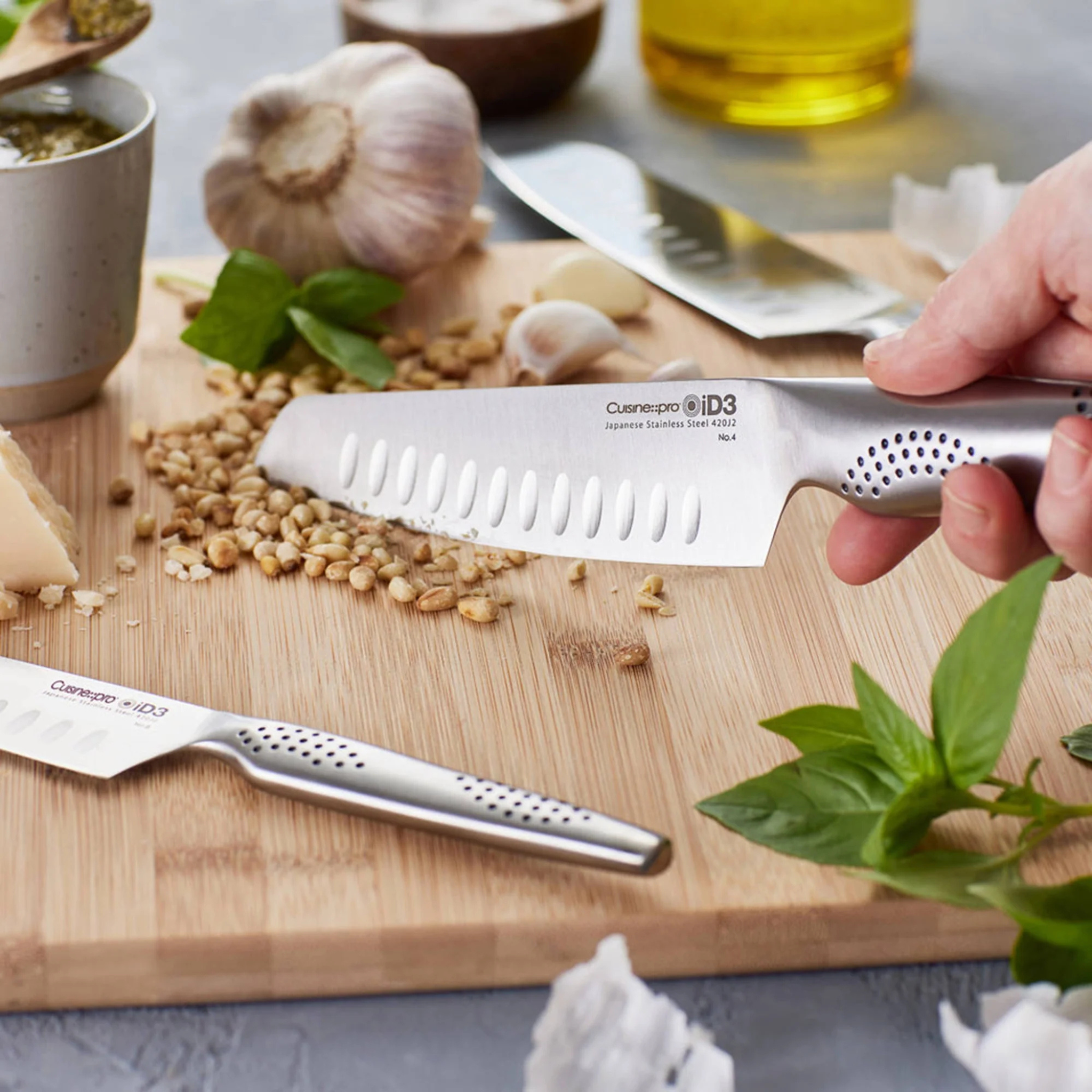 détail lame santoku iD3® avec technologie MicroDot®