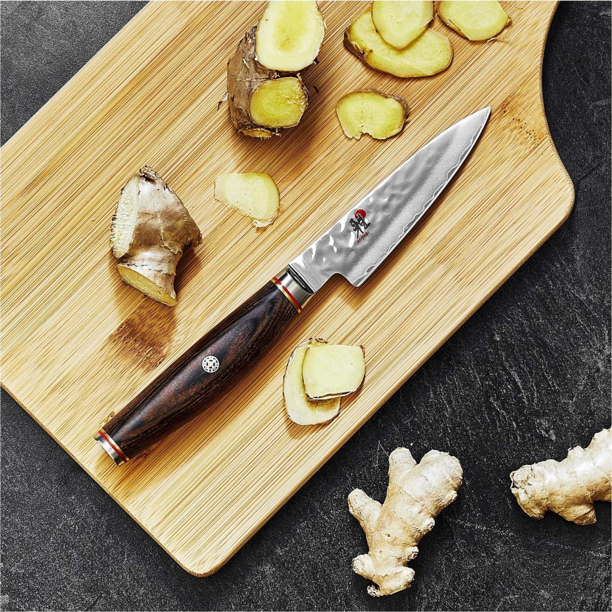 couteau japonais petit format cuisine planche
