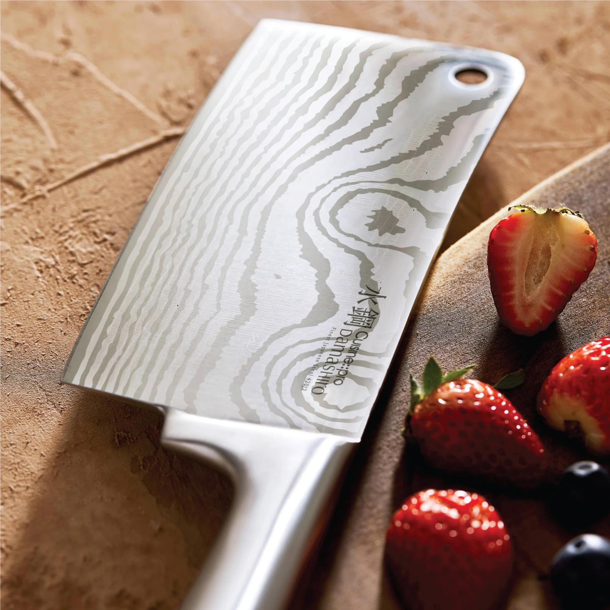 couteau couperet cuisine professionnel sur planche à découper