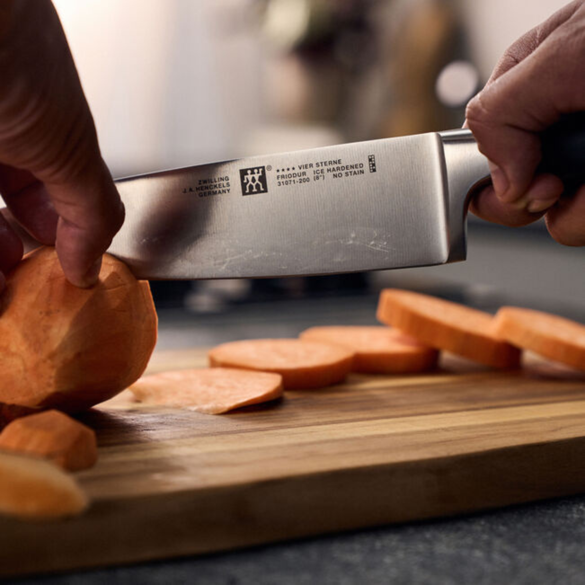 couteau chef 20 cm lame acier détail
