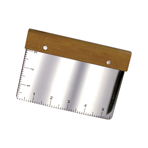 Racloir et coupe-pâte avec mesures