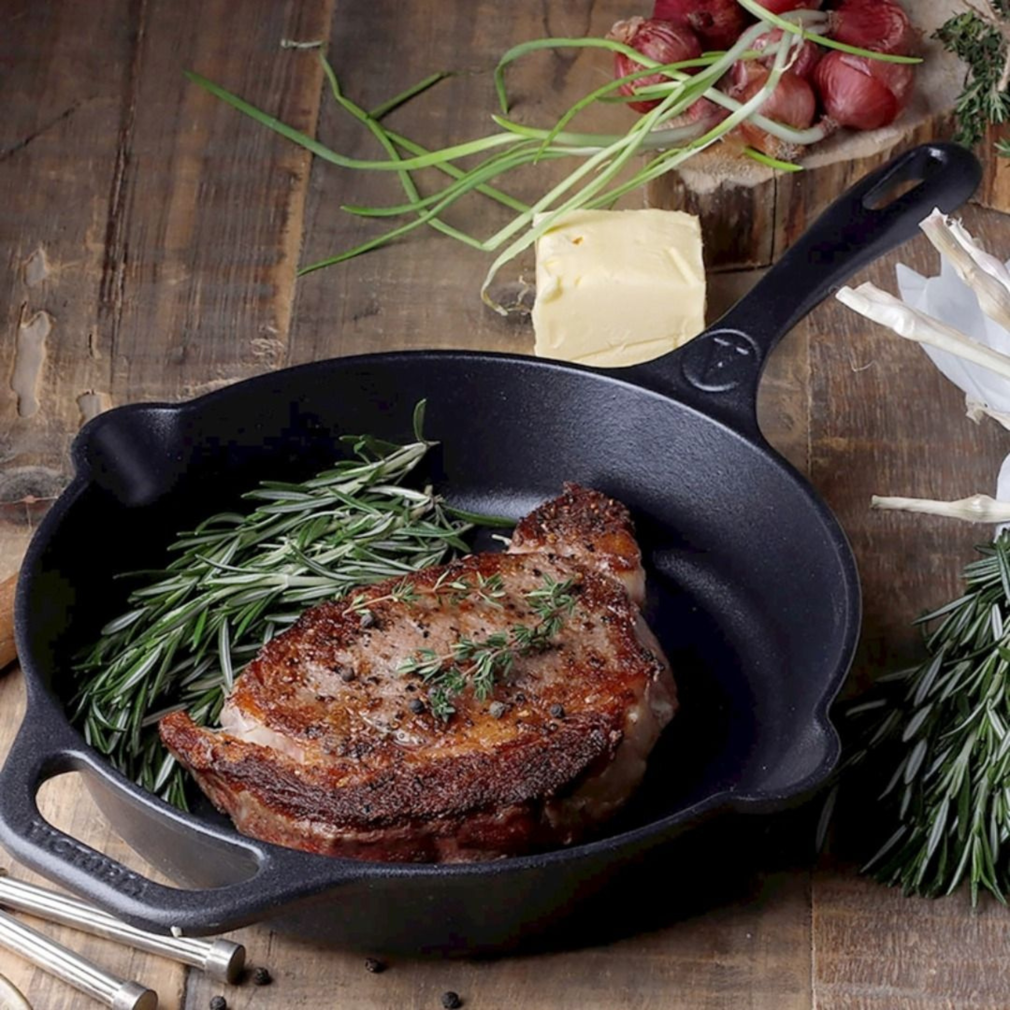 Poêle en fonte pré-assaisonnée 25 cm - Victoria Victoria