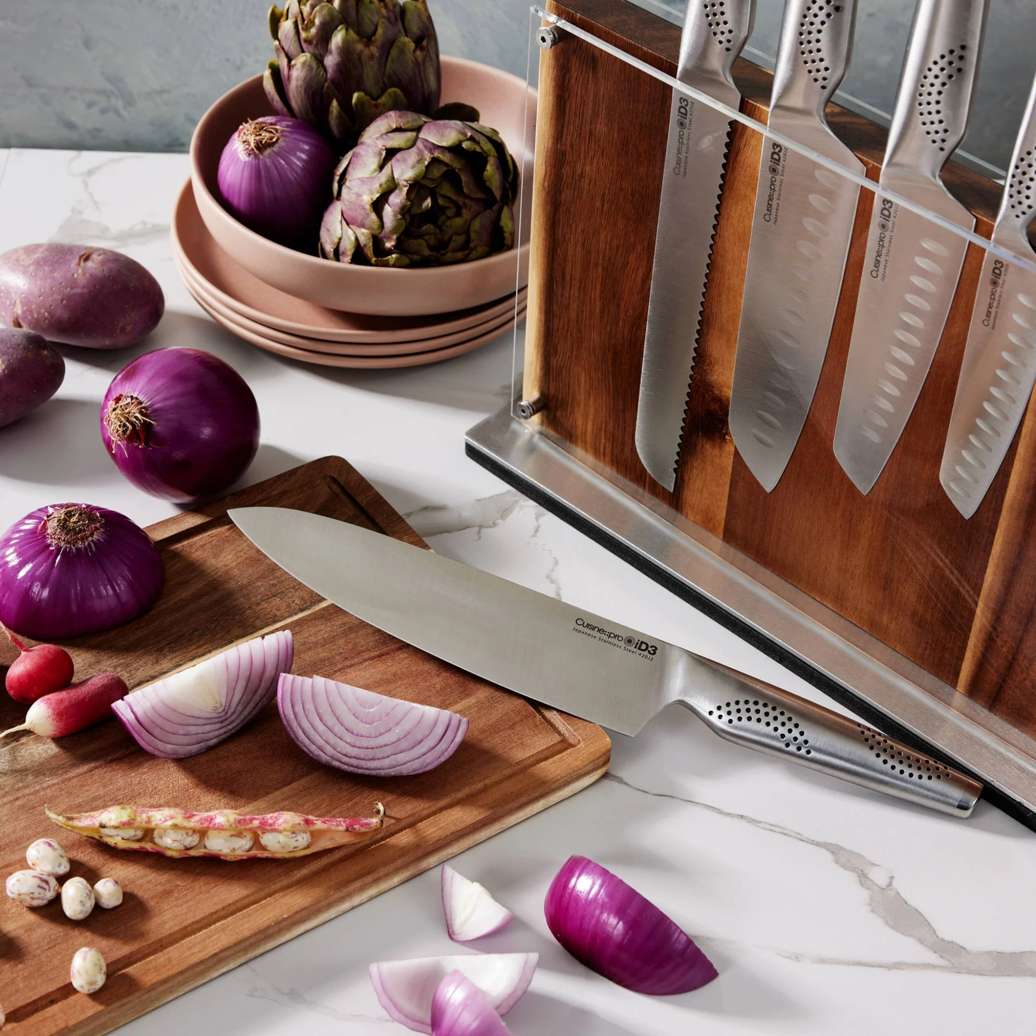 bloc de couteaux Cuisine::pro® dans une cuisine moderne