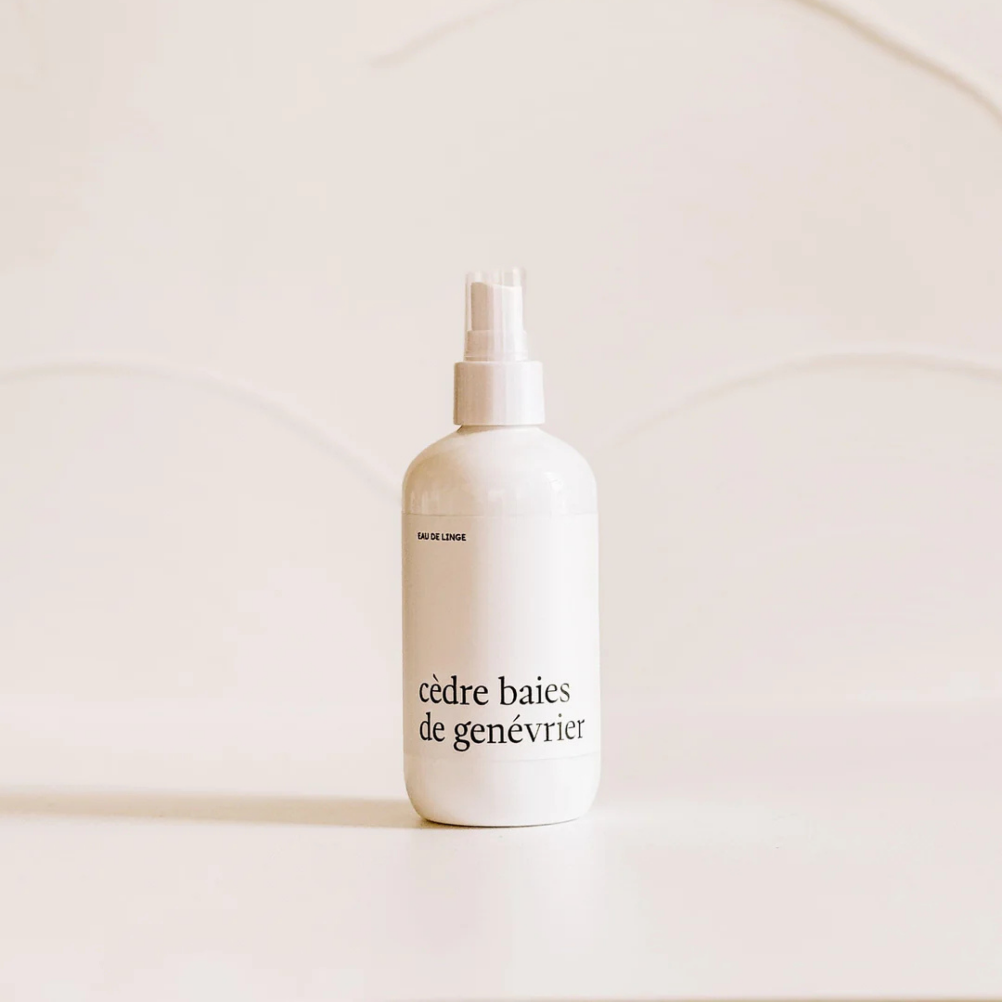 Linen Water Cedar Juniper Berries 250 ml - Marée Candles