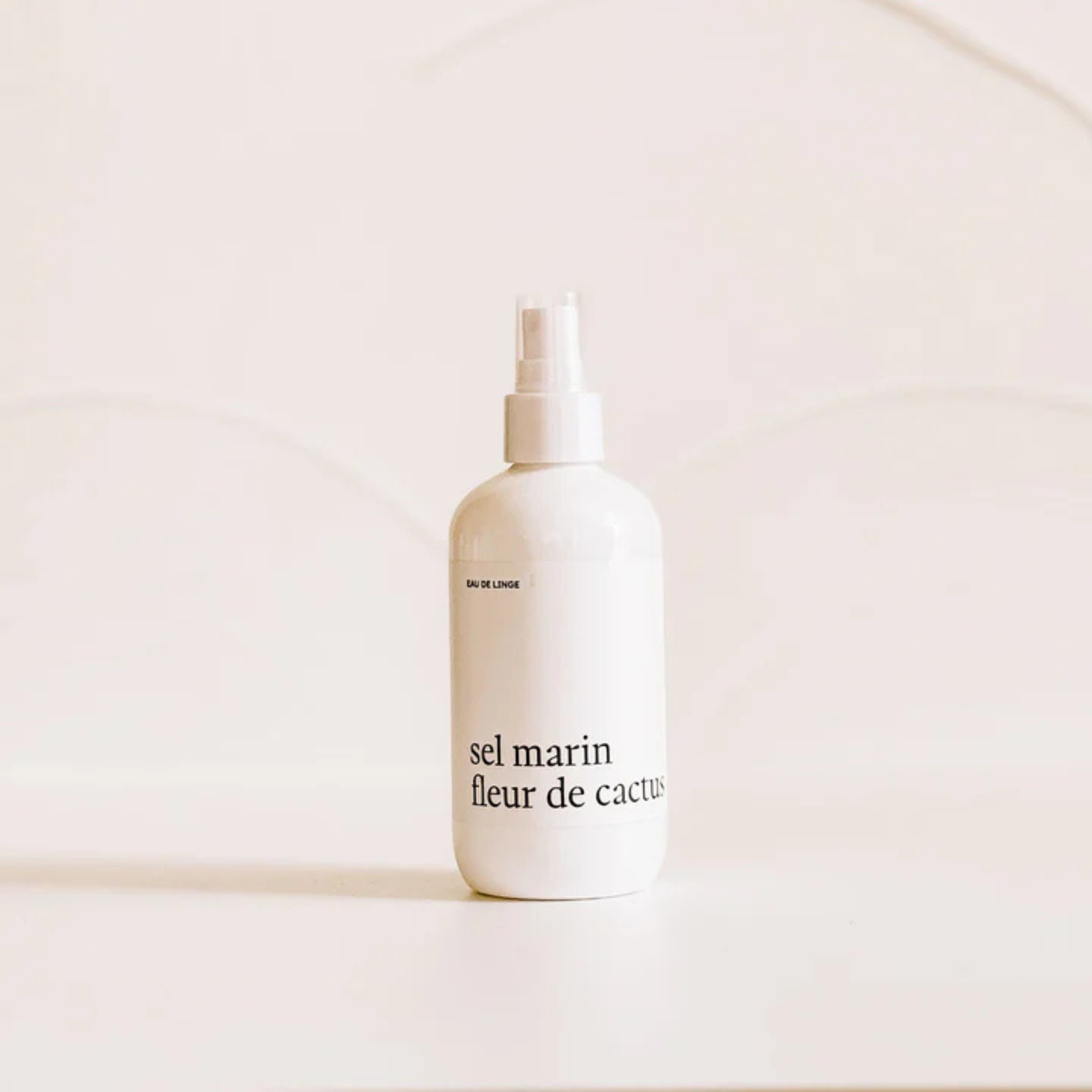 Linen water with sea salt and cactus flower scent, 250 ml - Marée Candles