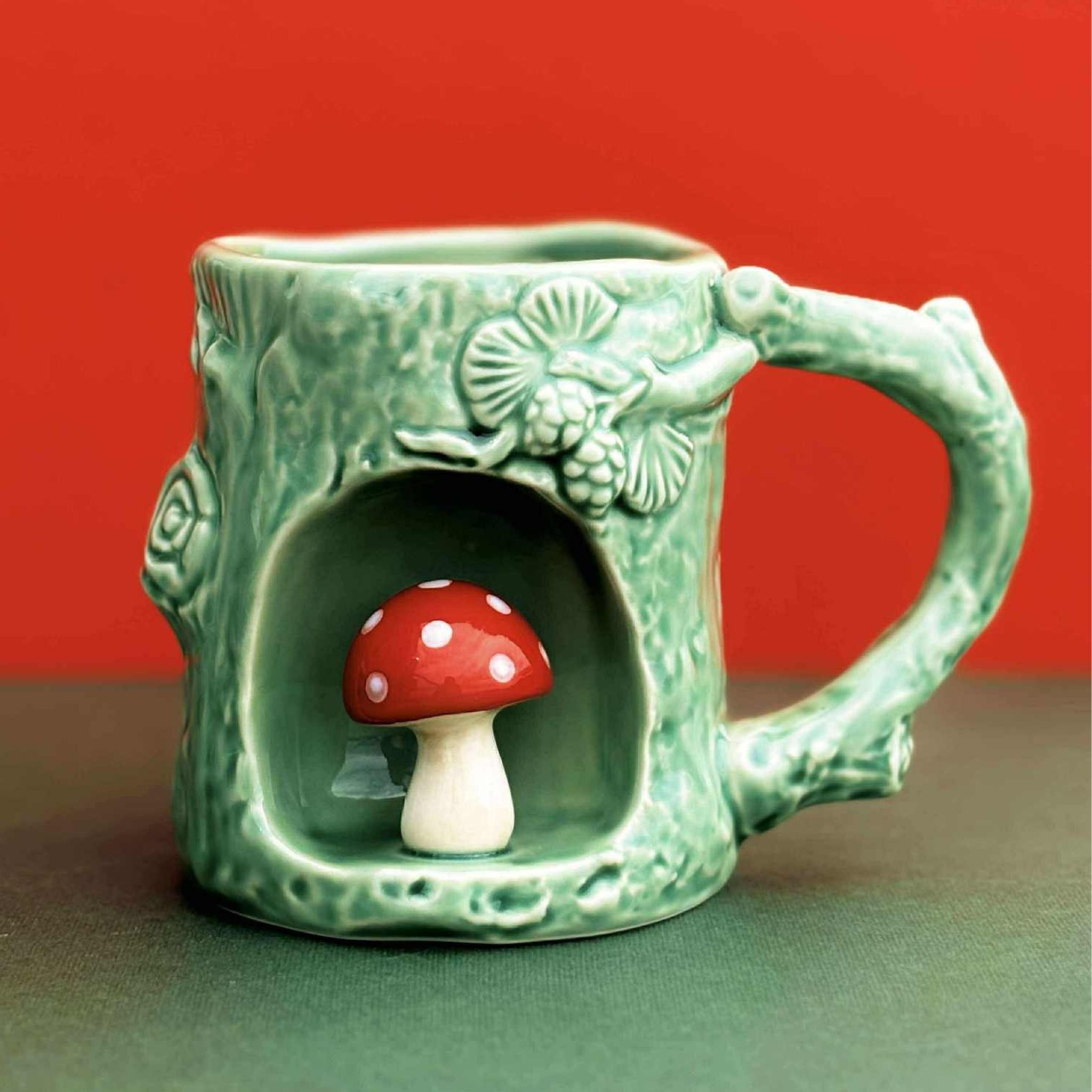Tasse verte effet écorce avec champignon 325 ml