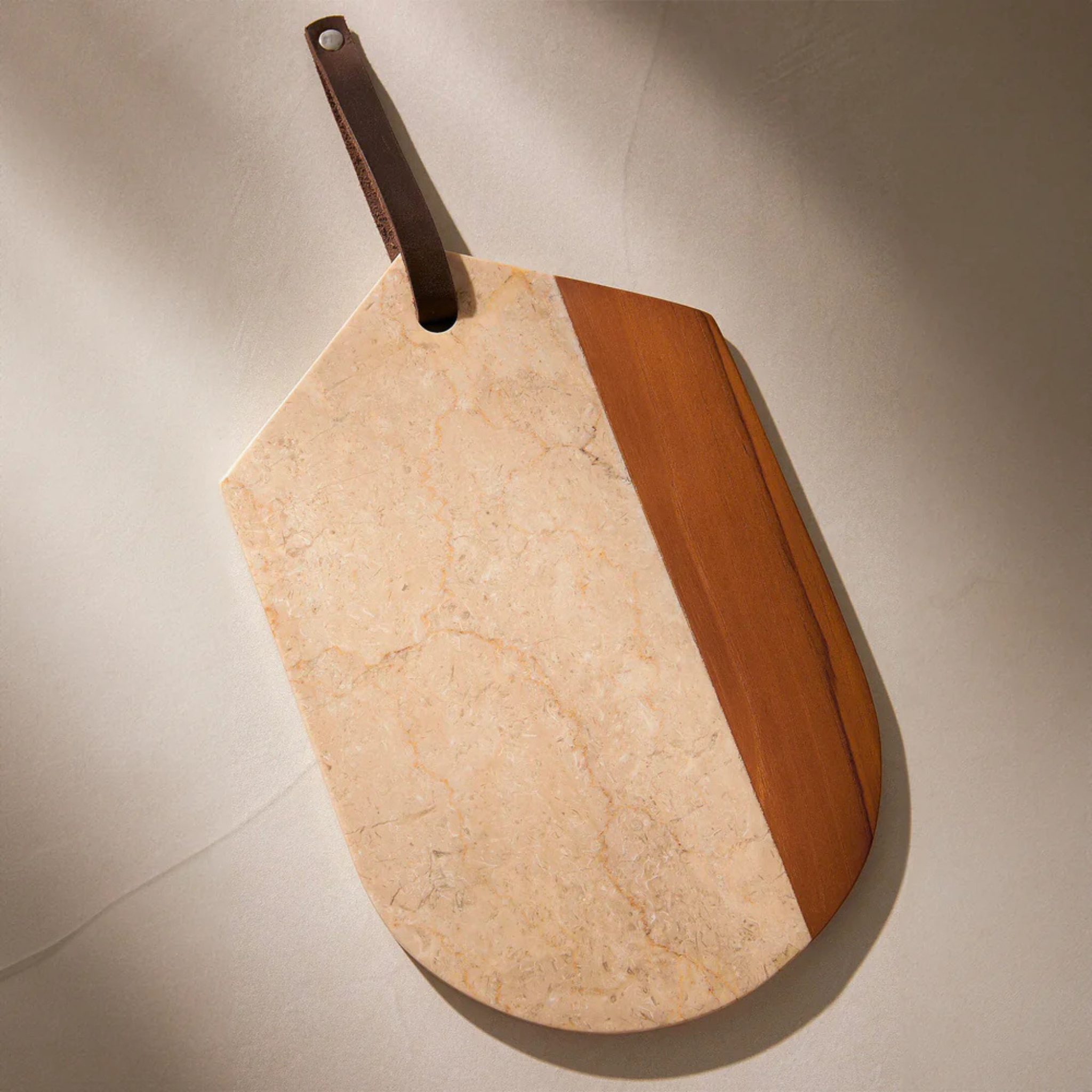 Planche à découper arrondie en marbre blanc et bois de teck 28 cm - Crusoë