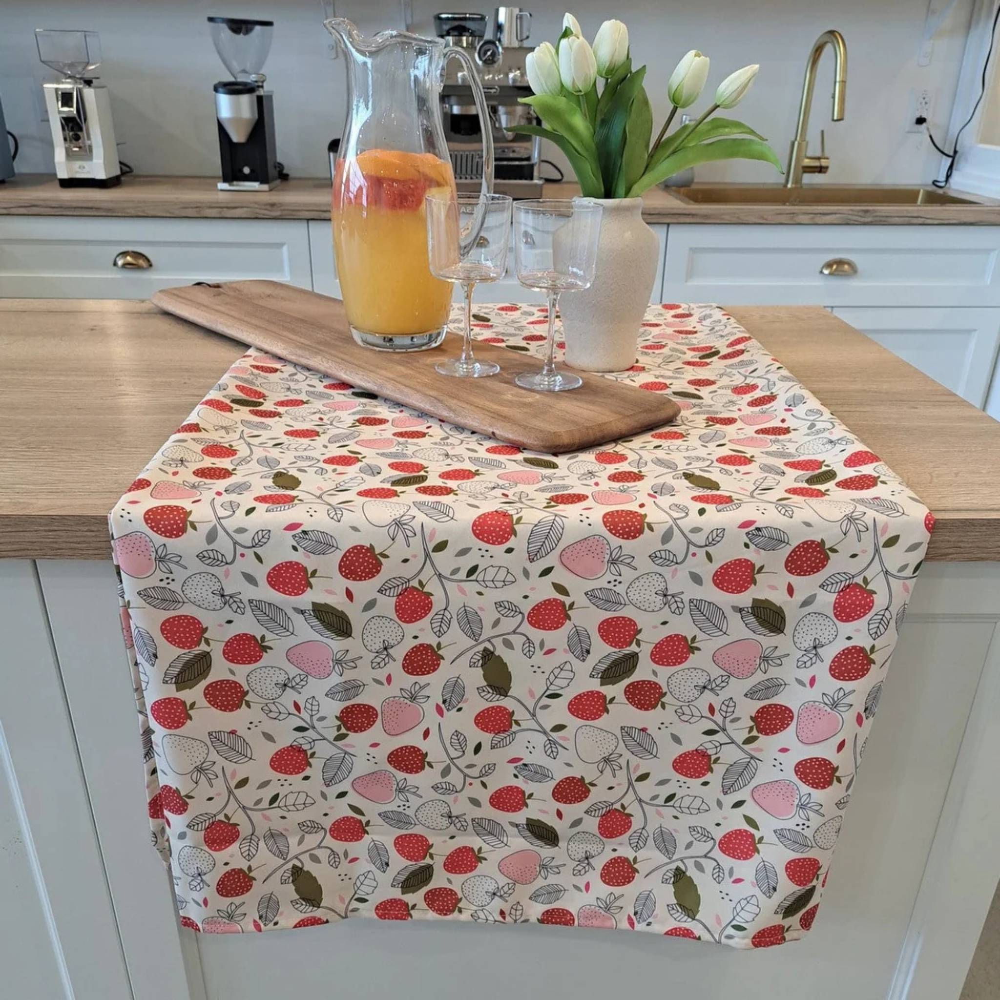 Brunelli - Strawberry Fragaria Print Tablecloth, 54 x 72 in.