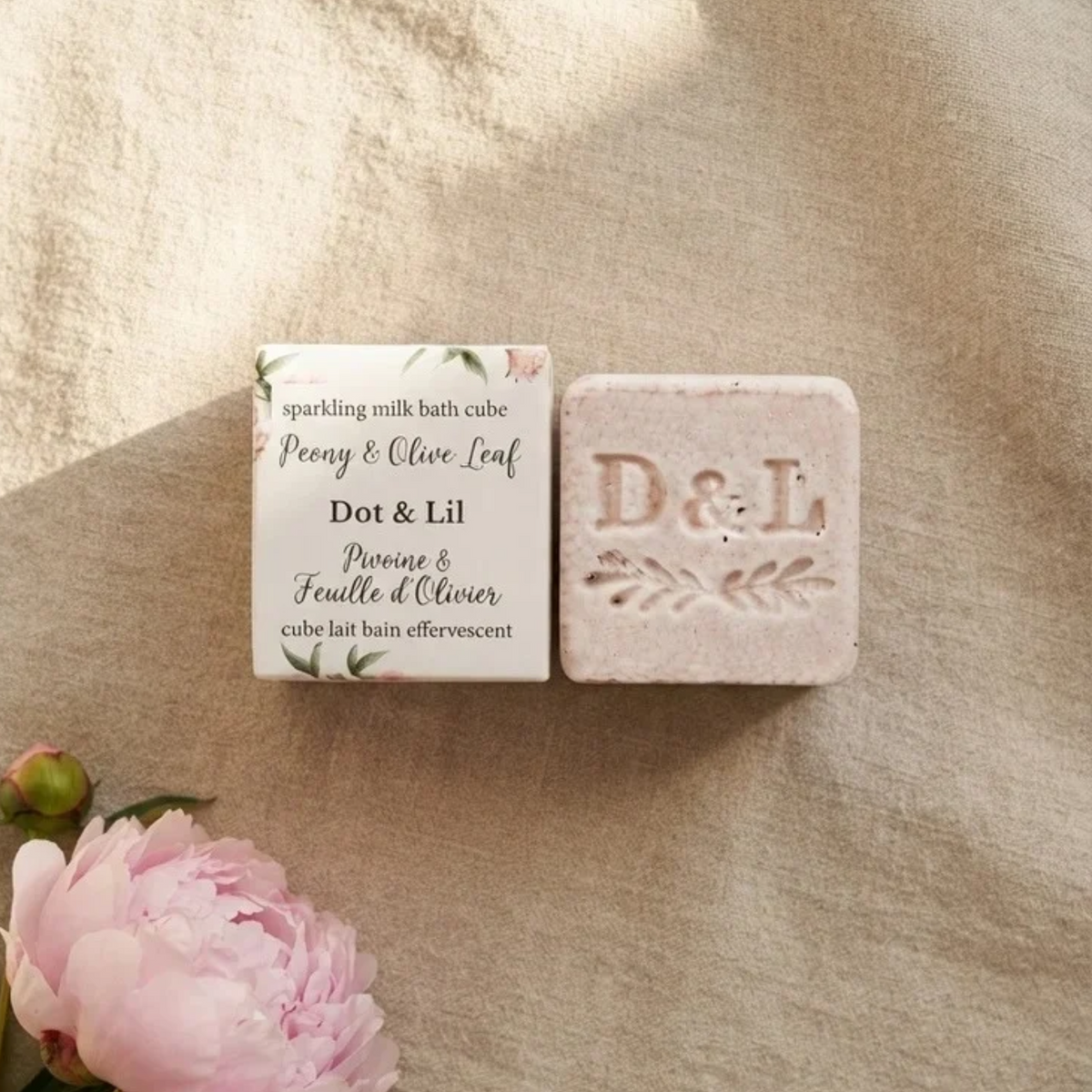 Peony and Olive Leaf Effervescent Bath Cube 100 g - Dot & Lil