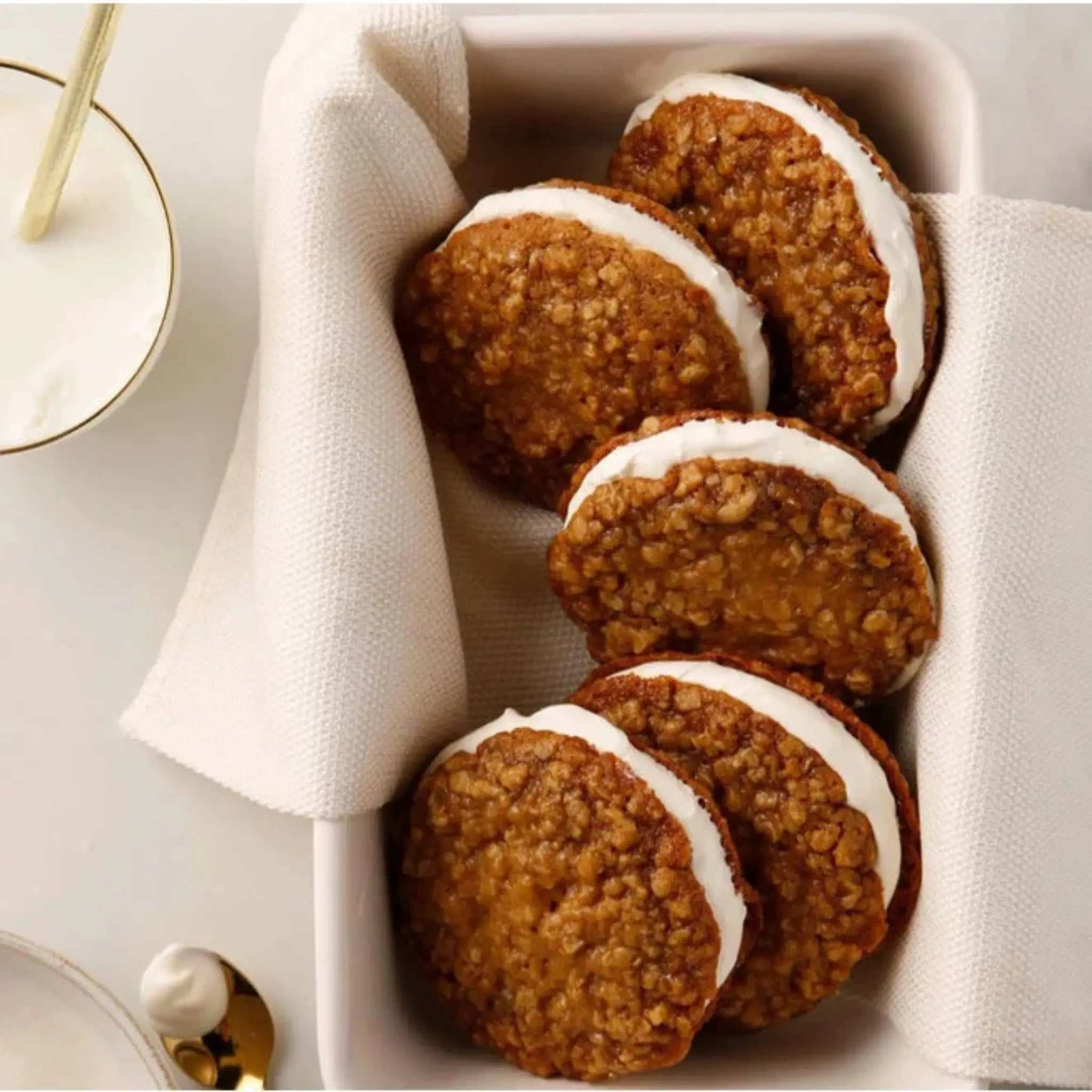 Cuisiner l'hiver cookbook by Cassandra Loignon with 85 cozy seasonal recipes and entertaining tips