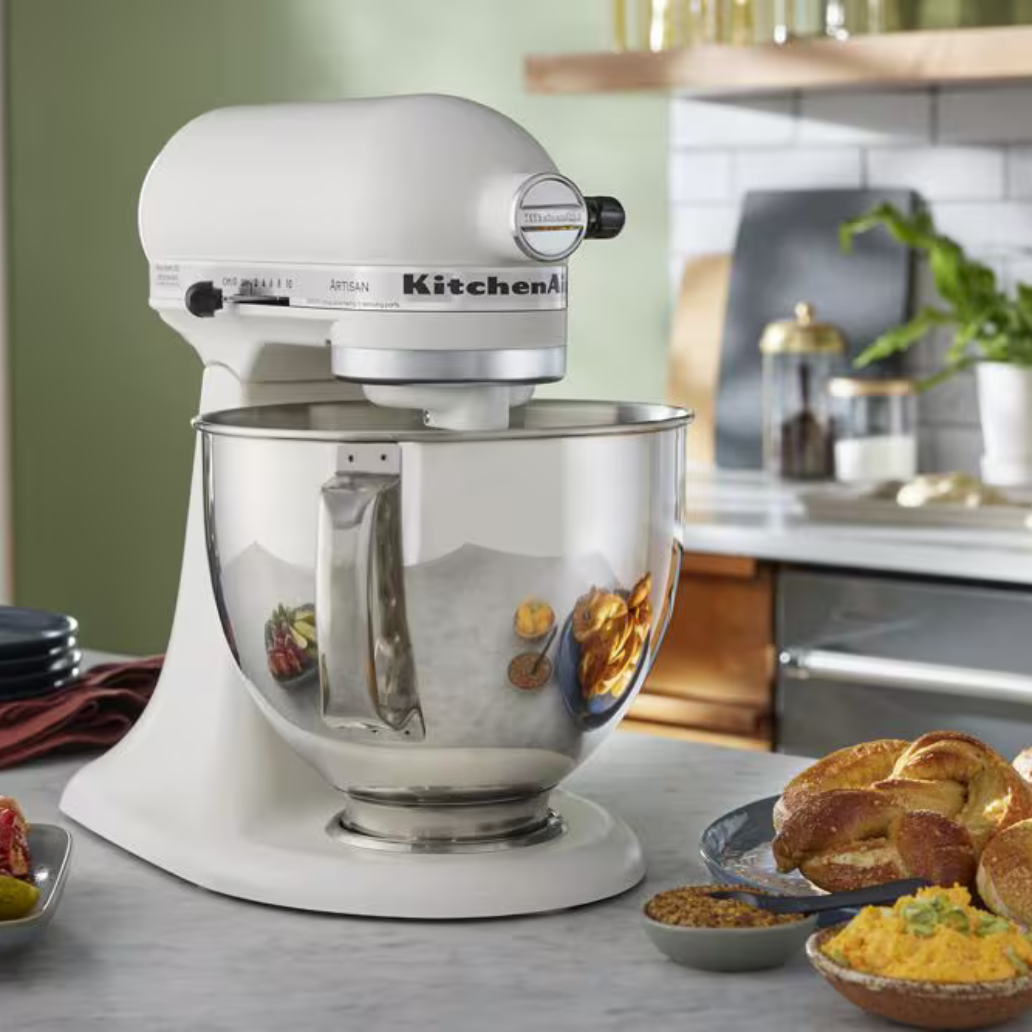 Batteur sur socle Artisan® à tête inclinable porcelaine 5 pintes – KitchenAid KitchenAid