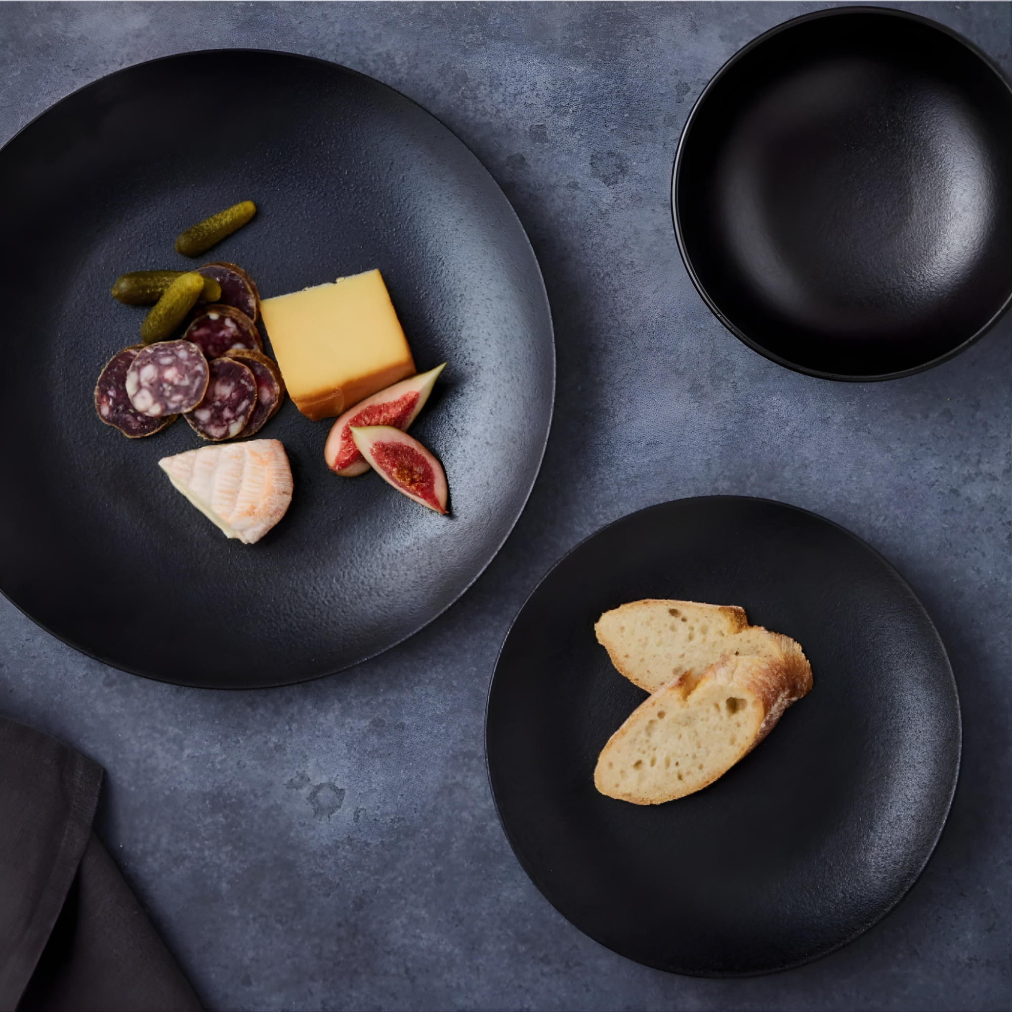 Assiette ronde Caviar 20 cm - Maxwell & Williams