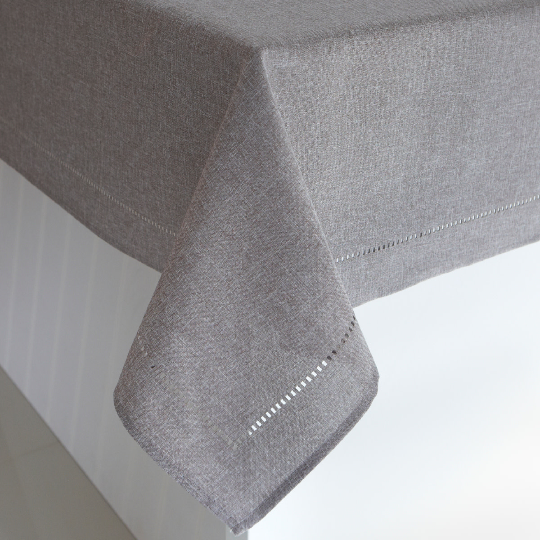 Nappe à fini en lin gris 60 x 90 po 