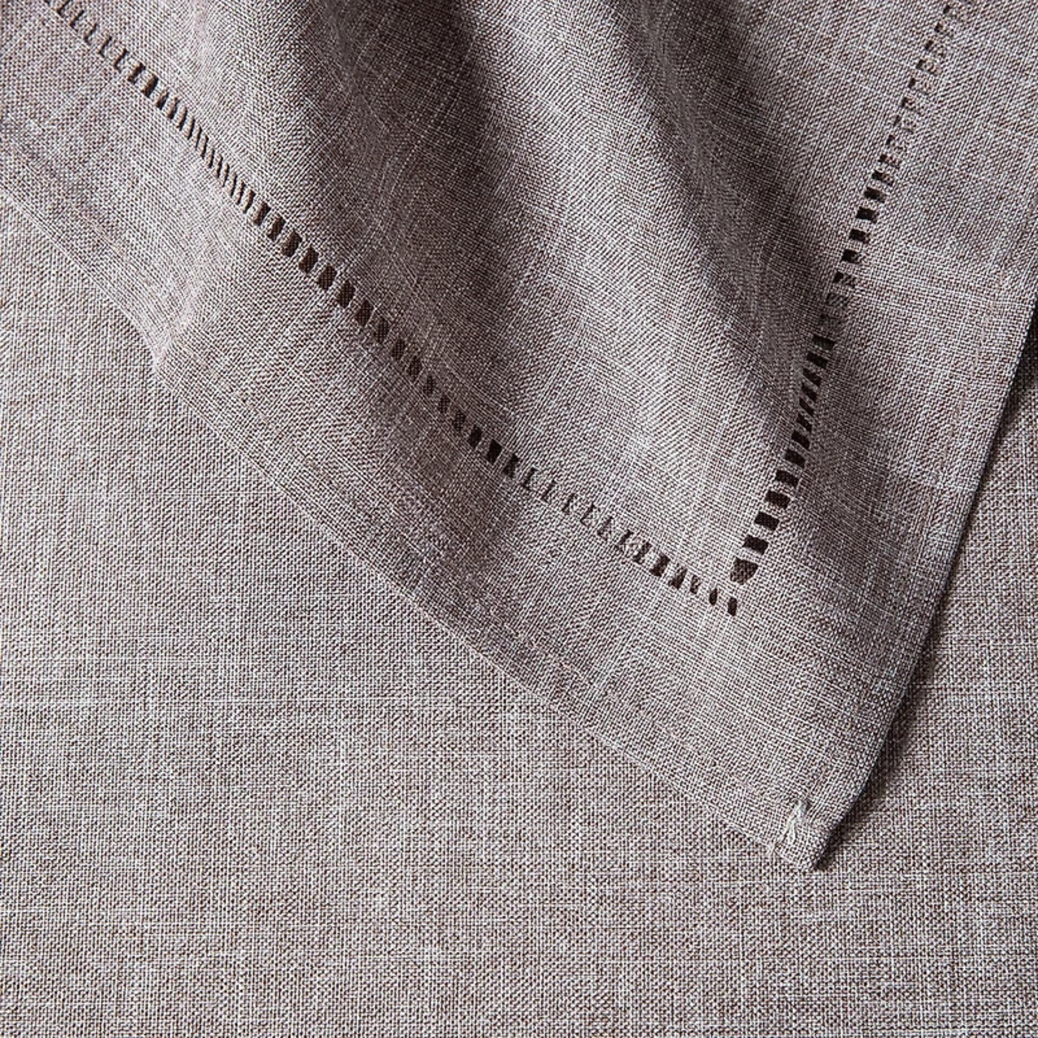 Nappe à fini en lin gris 60 x 90 po 