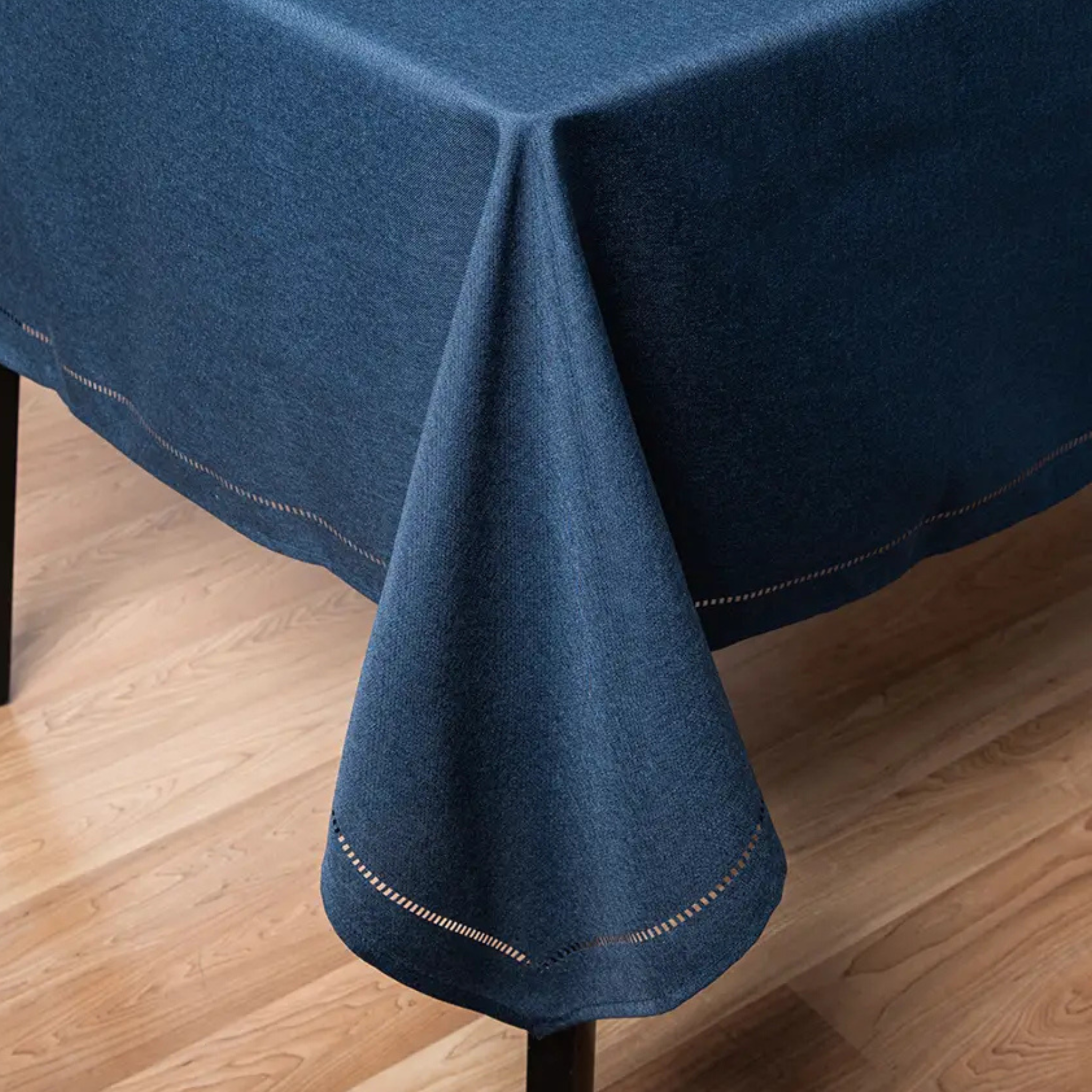 Nappe à fini en lin bleu marine 60 x 90 po 