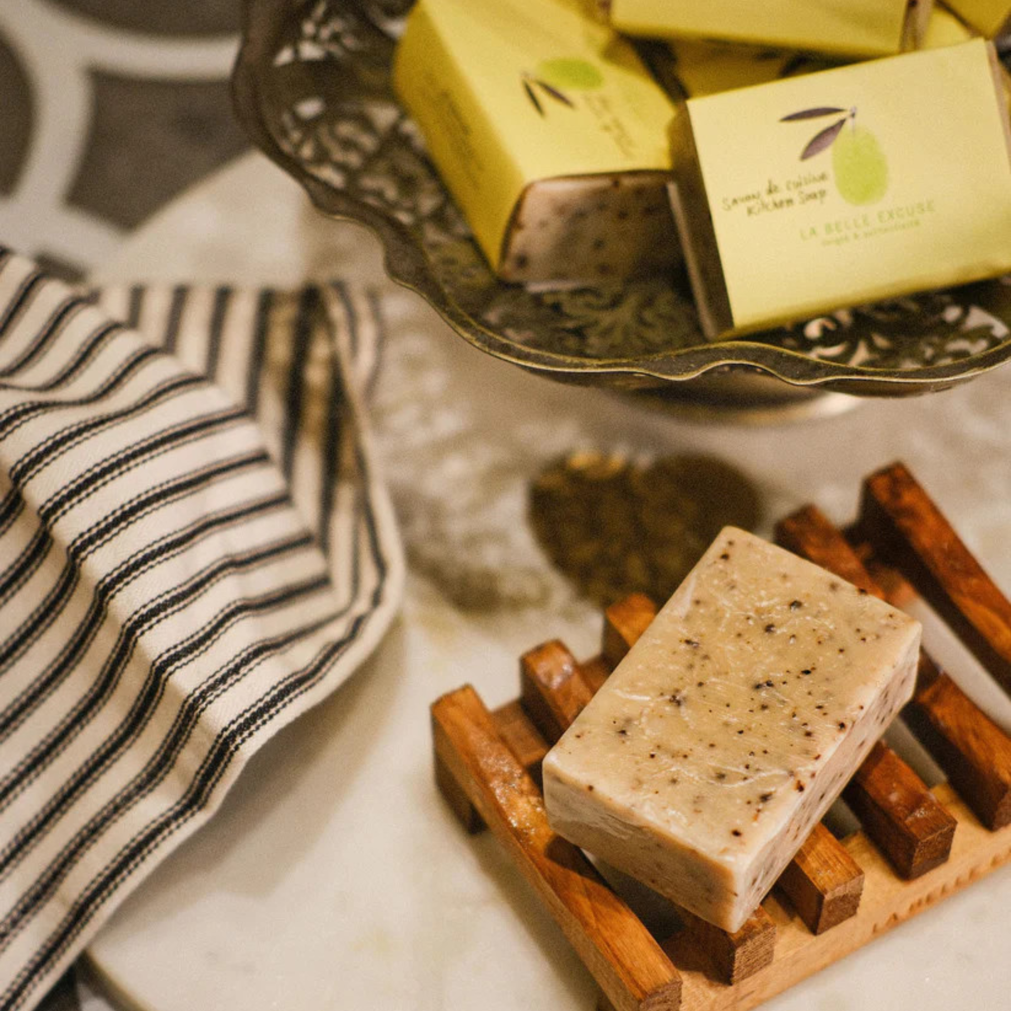 Savon en barre romarin, citron et café 135 g - La Belle Excuse