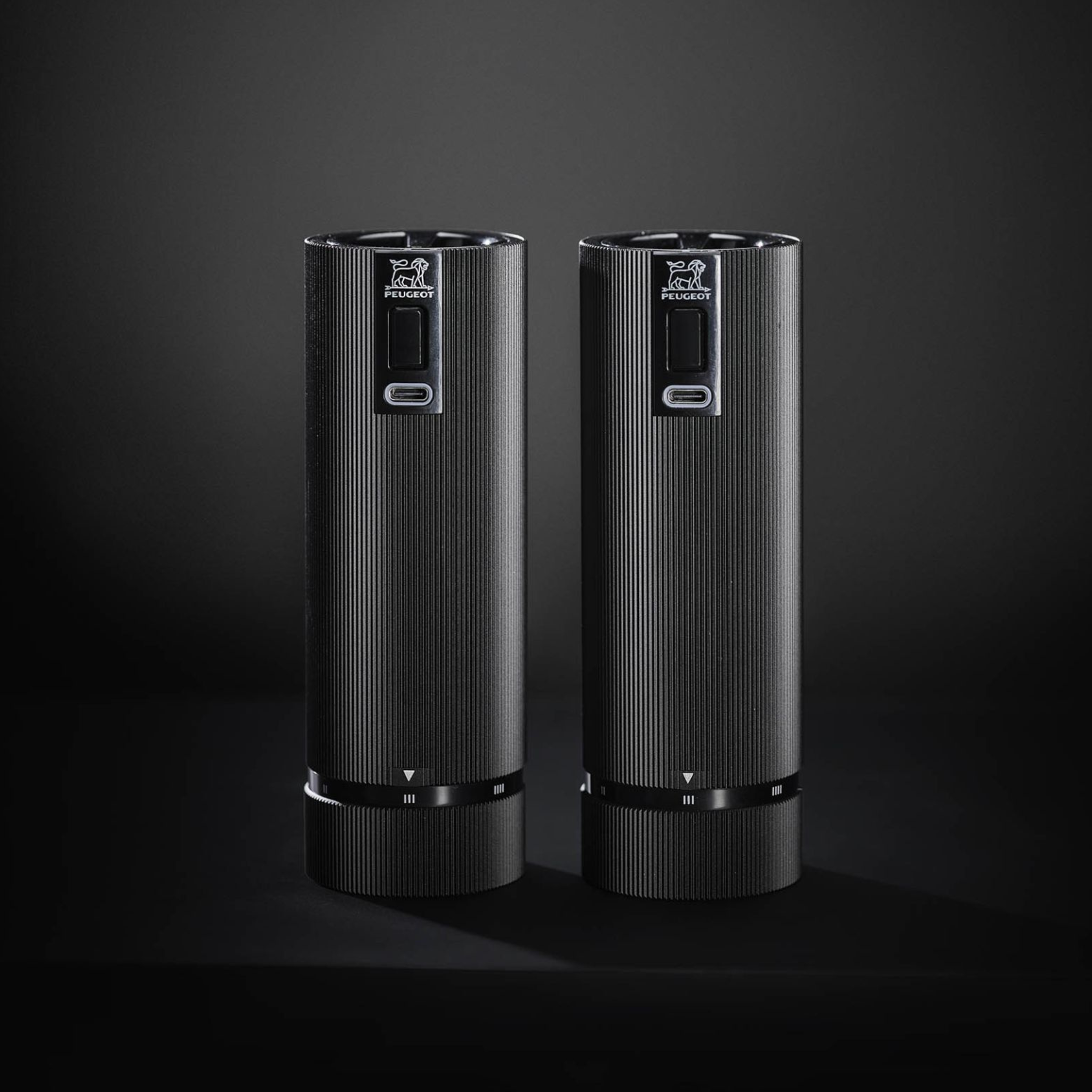 Ensemble de moulins à sel et poivre électriques Line noir mat 15 cm - Peugeot 