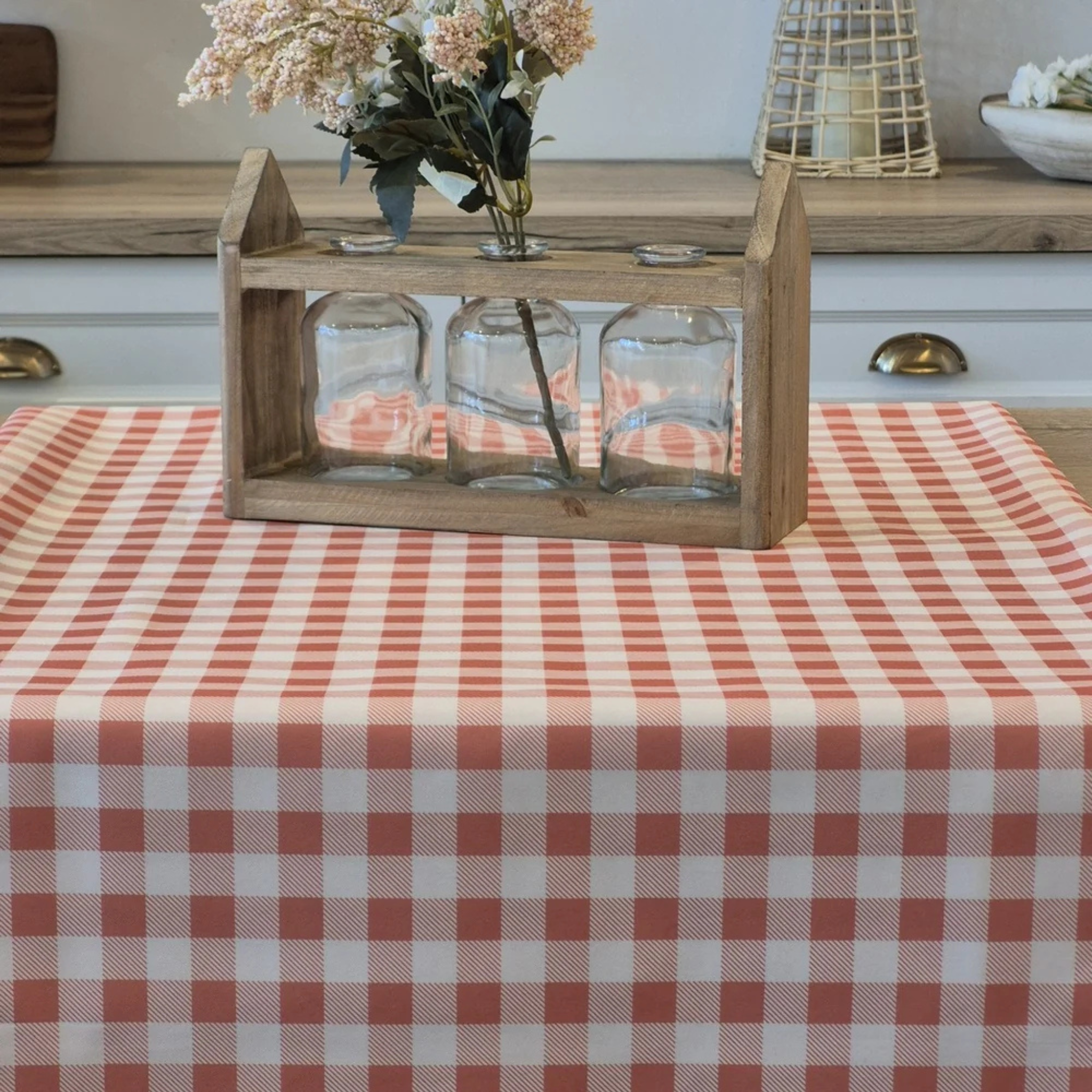 Nappe à carreaux Corail sur fond blanc 60 x 90 po - Brunelli