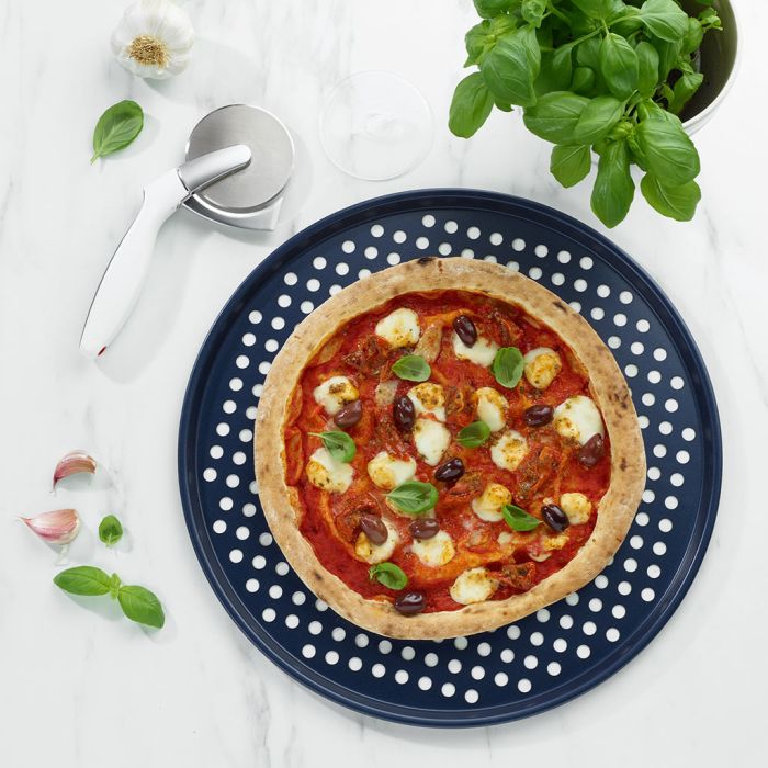 Assiette à pizza trouée 14 po - Zyliss