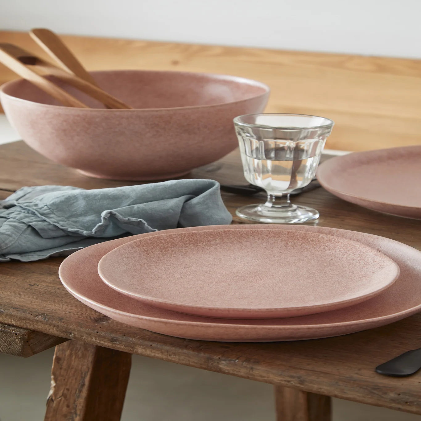 Assiette en grès Livia Mauve rose 28cm - Costa Nova