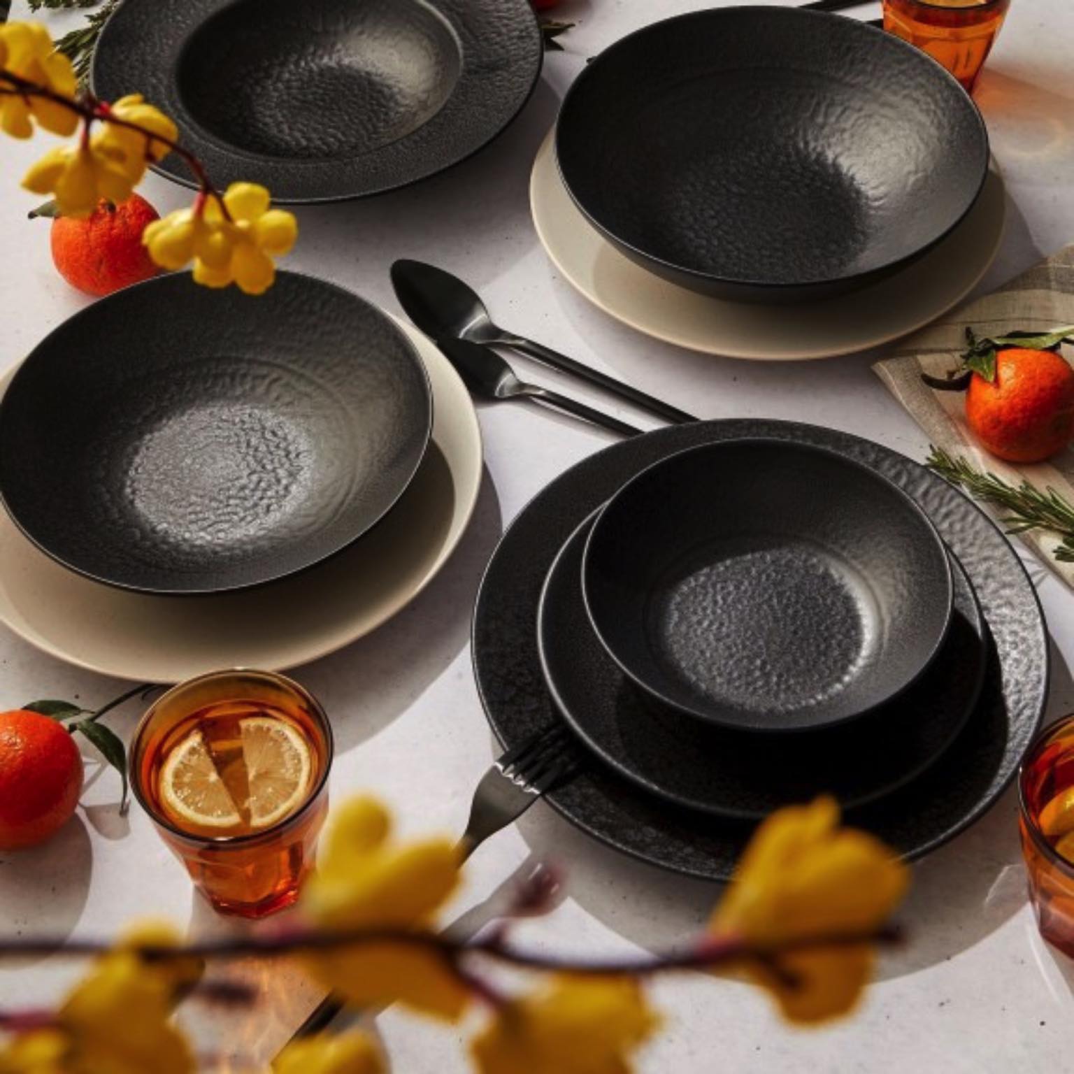 Assiette à salade martelée en grès Beige 21 cm - Mesa Ceramics