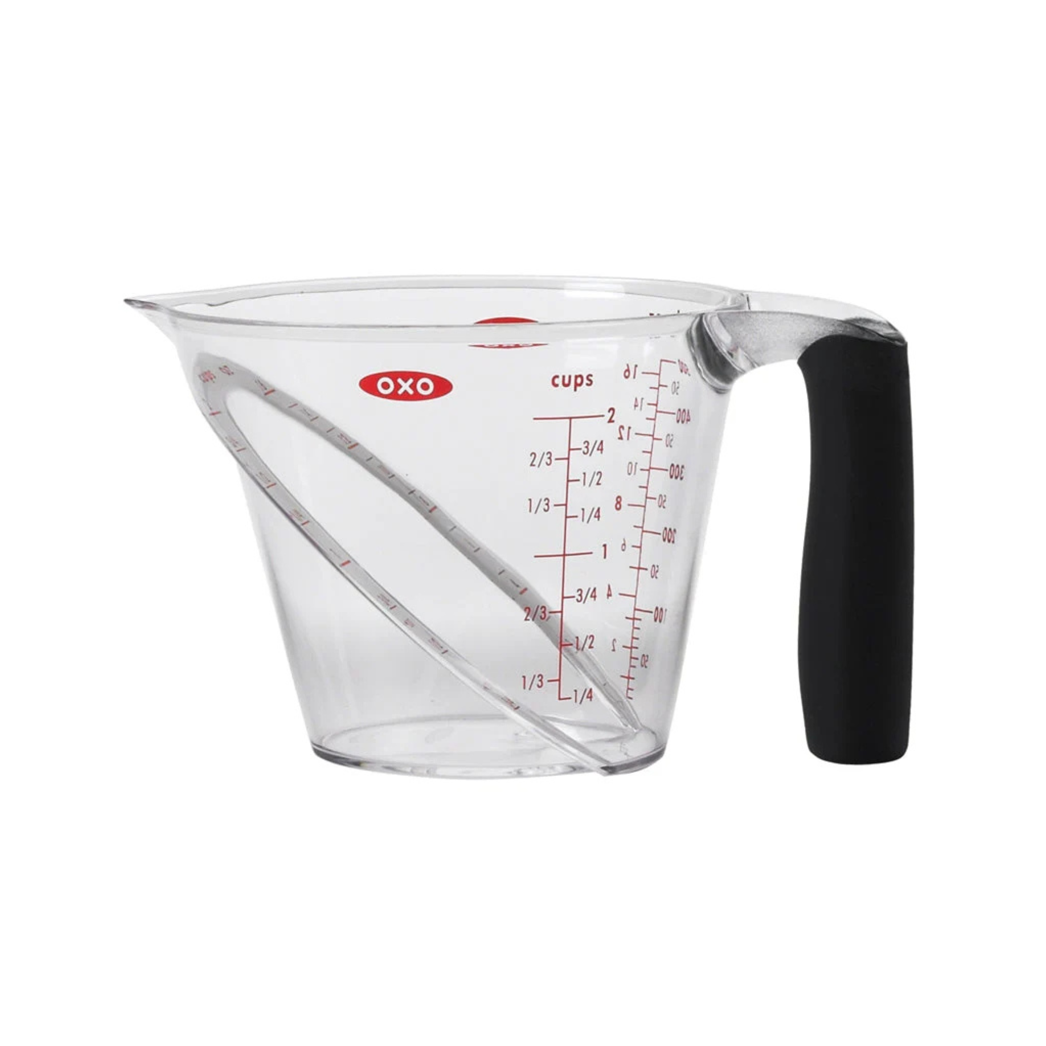 tasse à mesurer inclinée vue de dessus