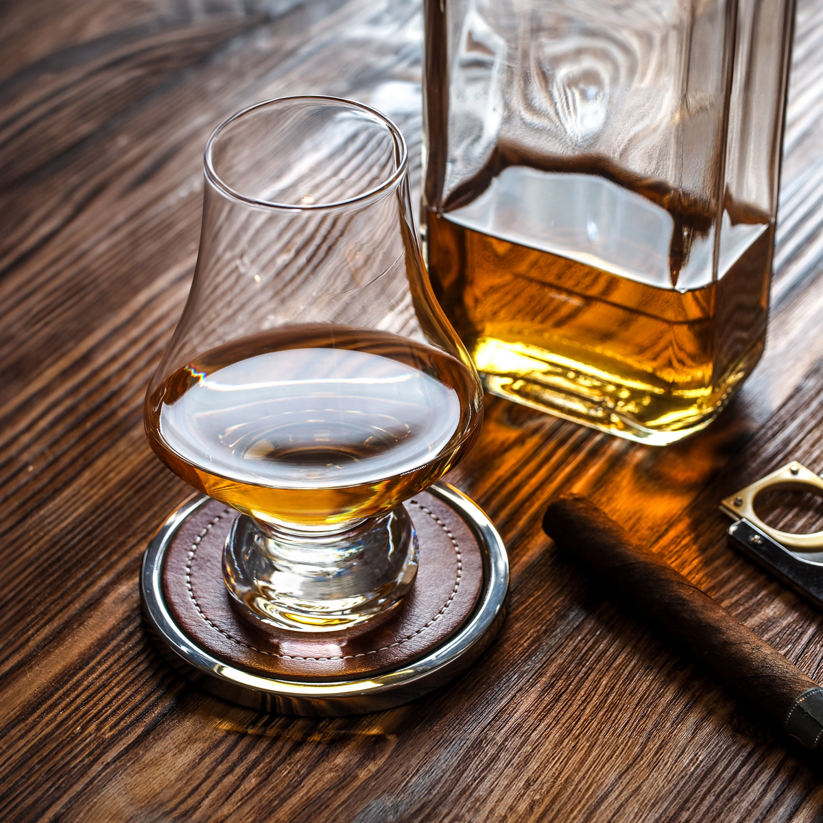 Verre de dégustation à whisky DuraShield en situation