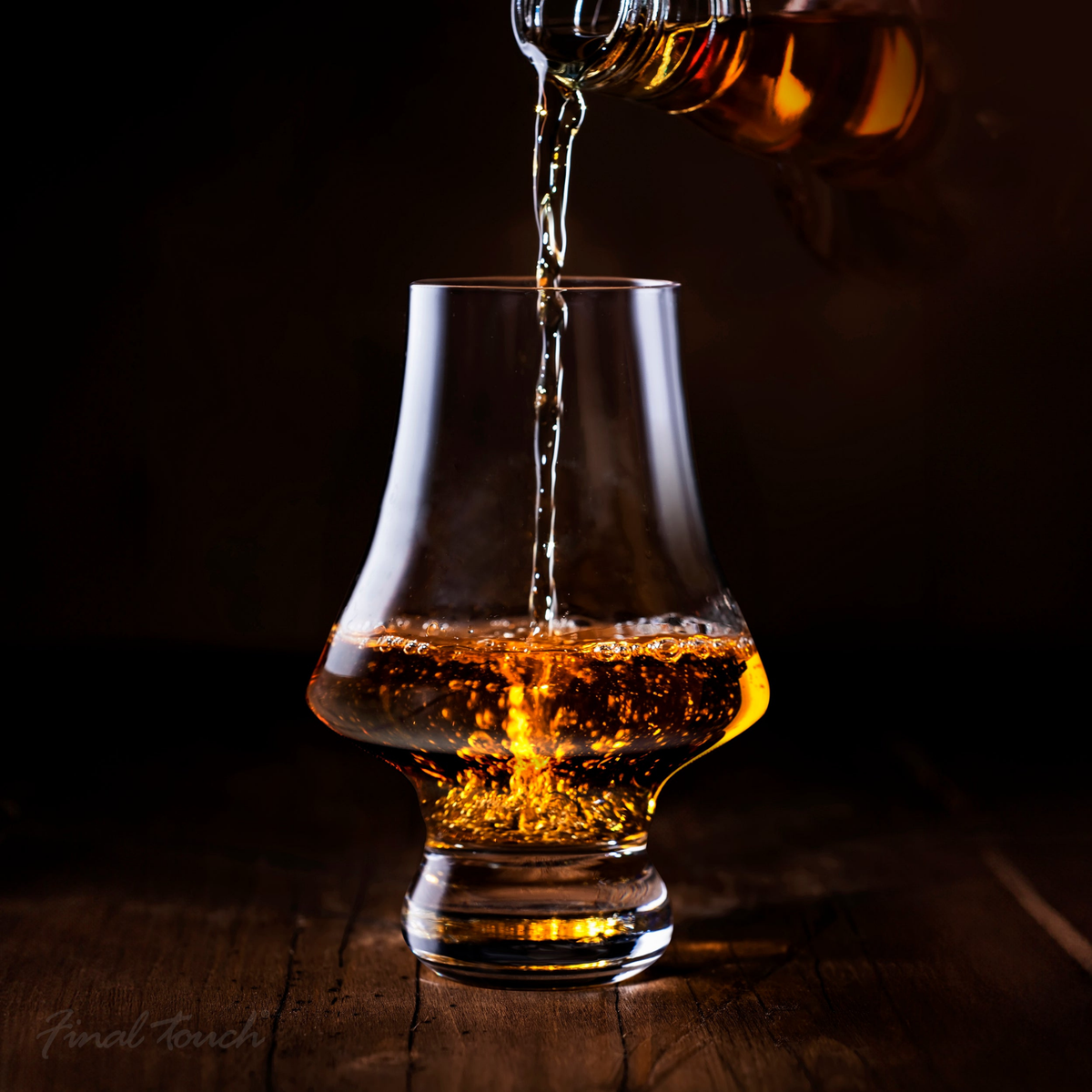 Whisky versé dans un verre de dégustation DuraShield Final Touch