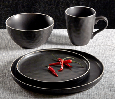 Ensemble à vaisselle 16 pièces noir contour blanc - Trudeau