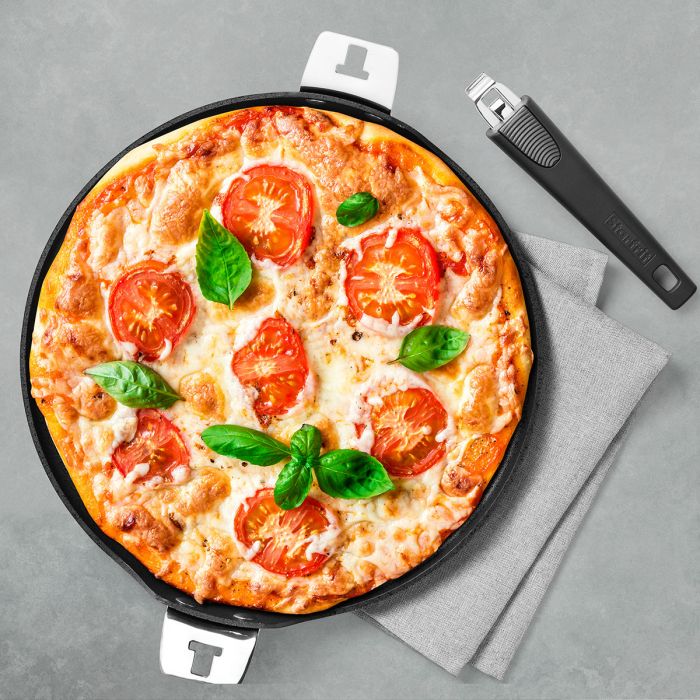 Pizza pan with detachable handle - Starfrit