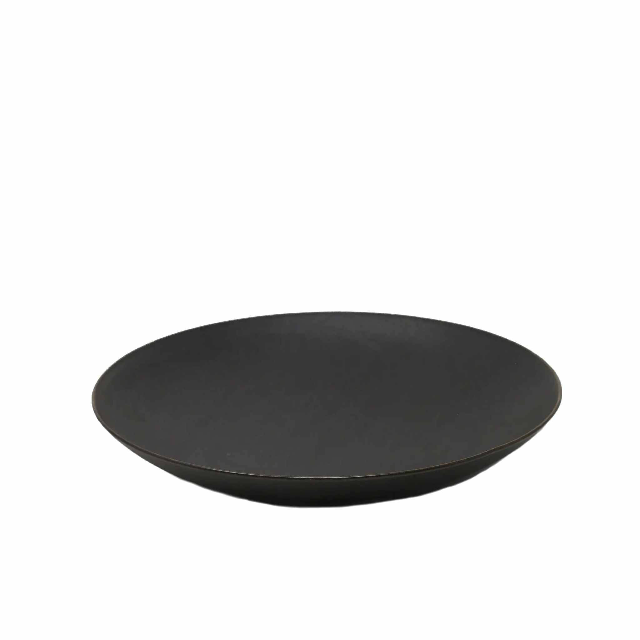 Assiette Noir mat en fine porcelaine d'Égypte noire et mate